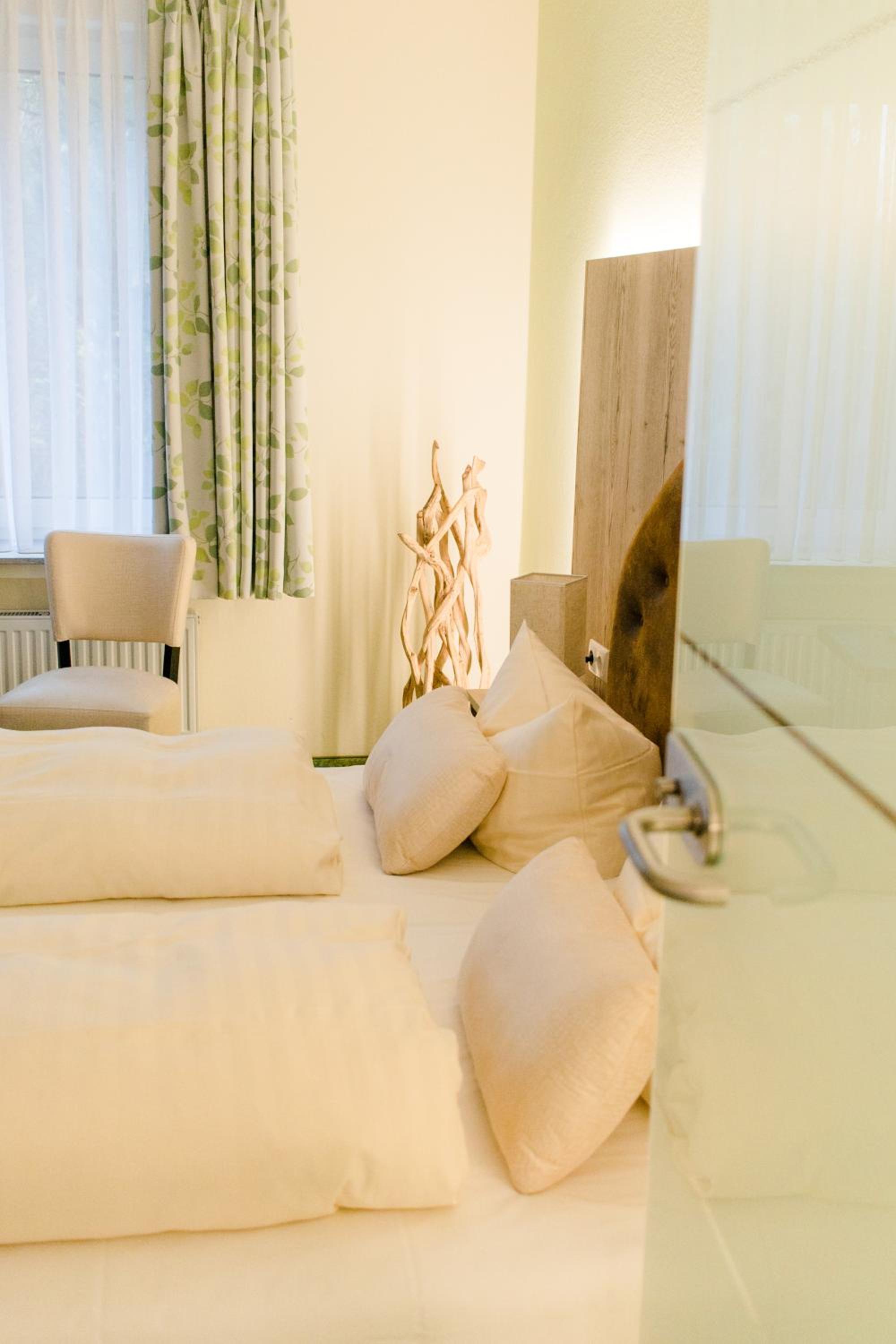 Standard Double Room - Photo 7