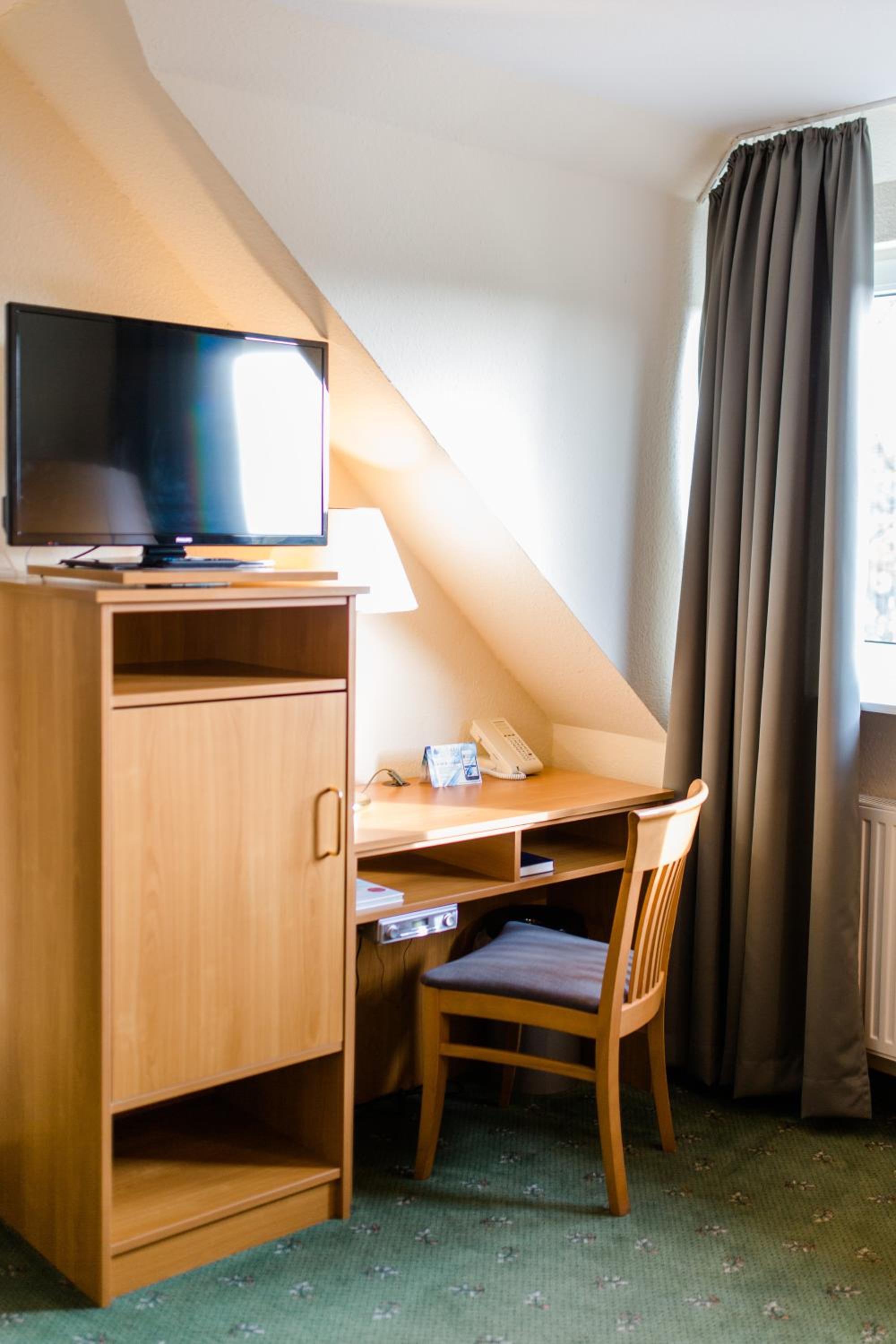 Standard Double Room - Photo 17