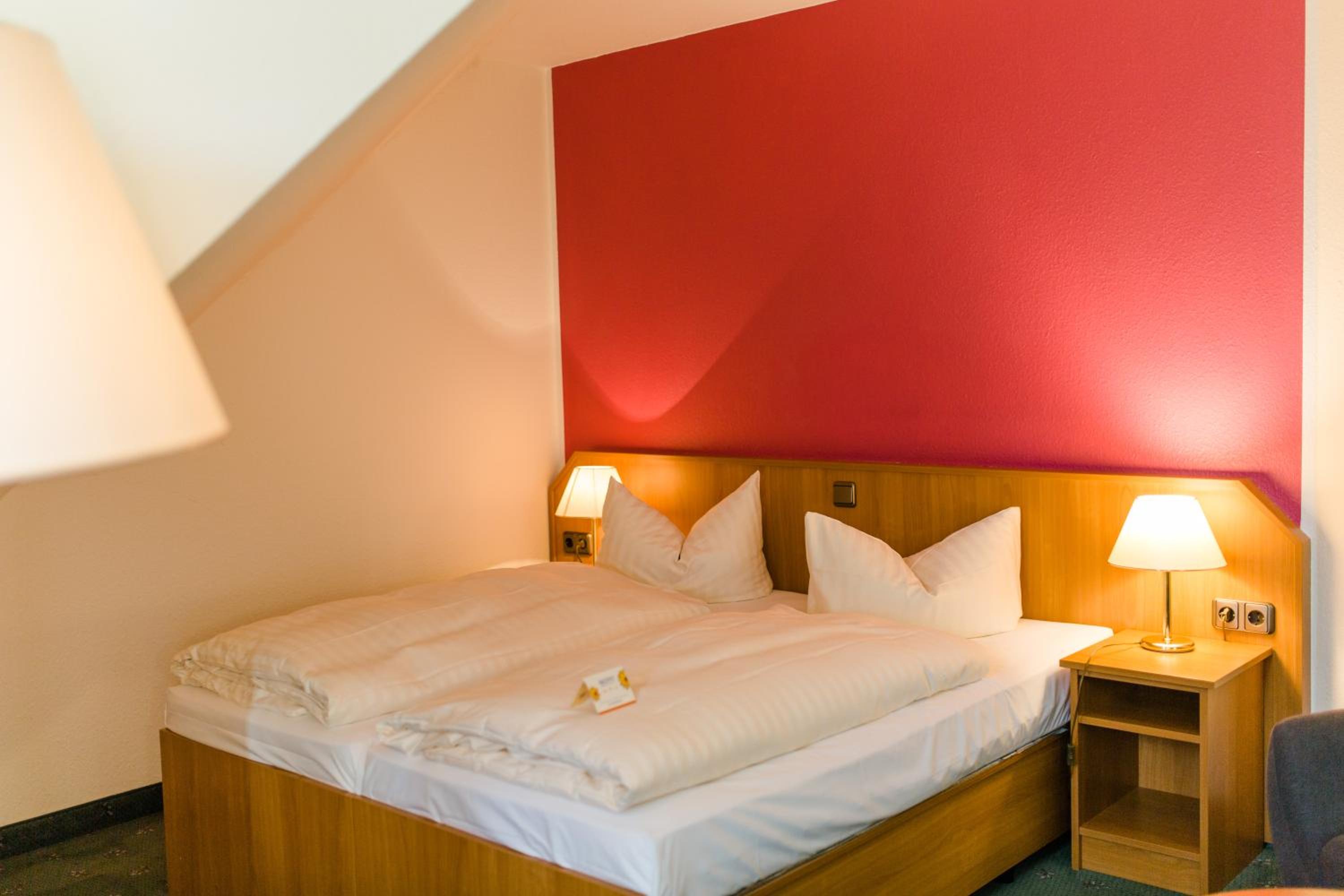 Standard Double Room - Photo 18