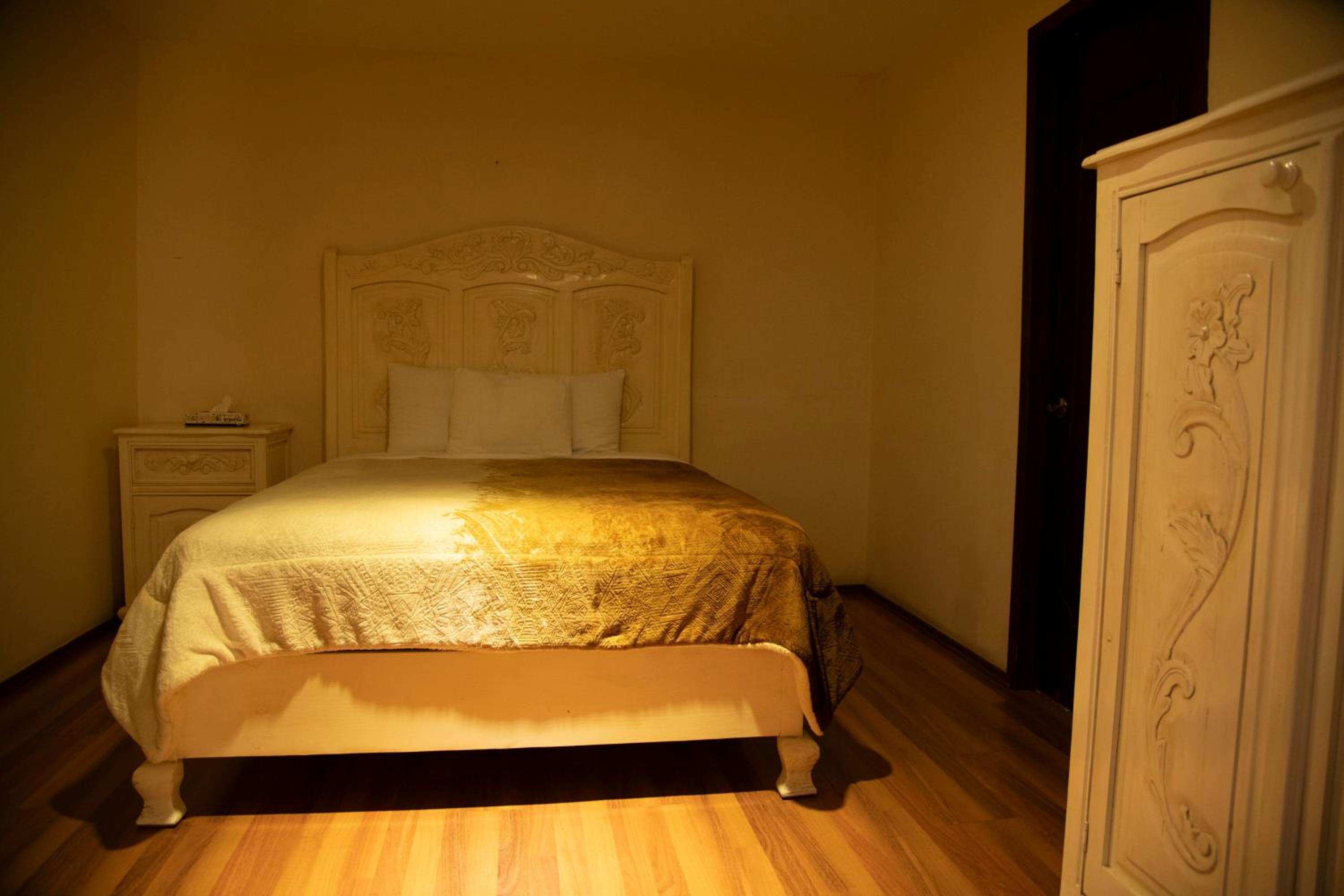 Budget Double Room photo 2
