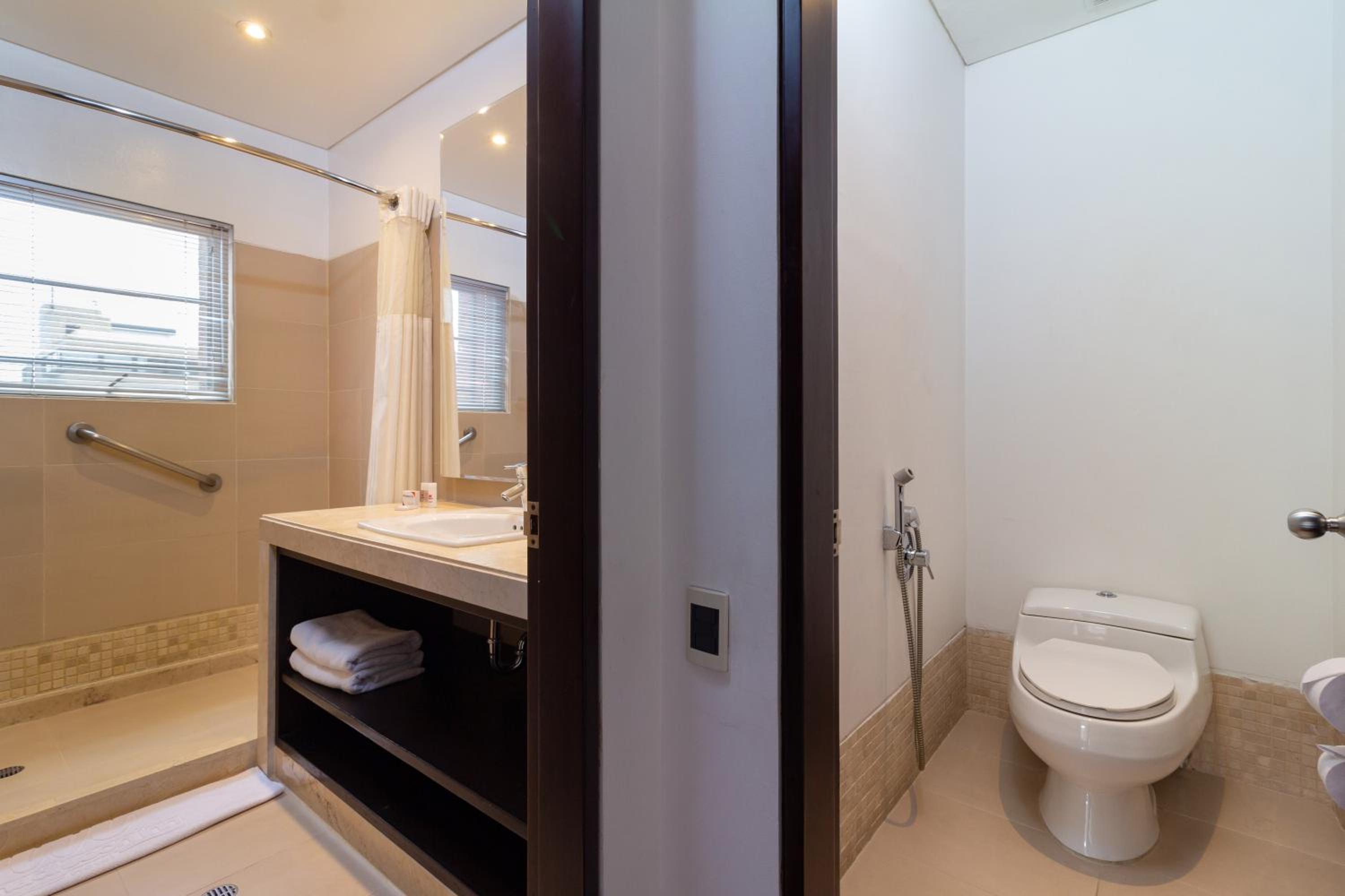 Business Suite - Photo 14