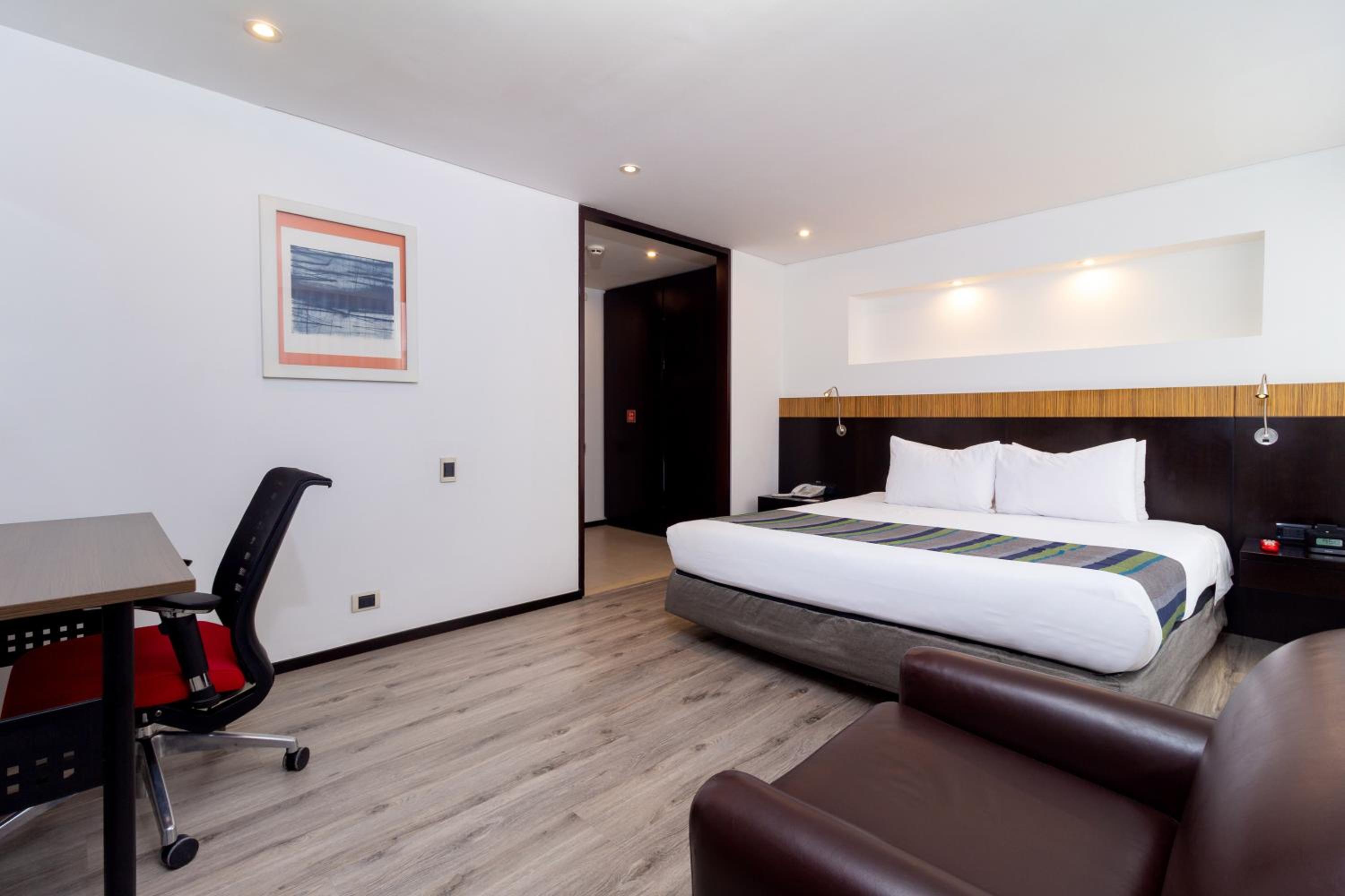 Business Suite - Photo 3