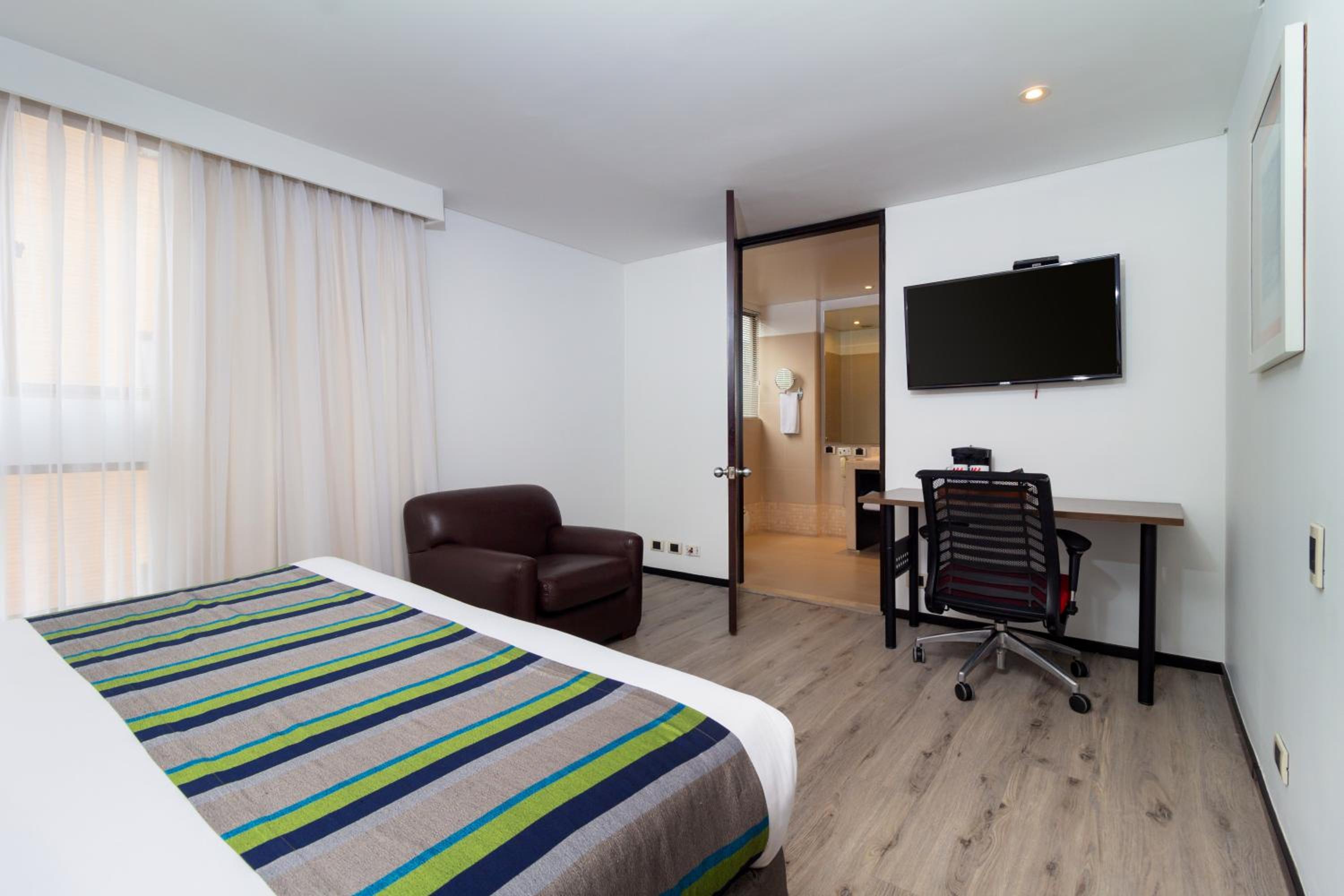 Business Suite - Photo 1