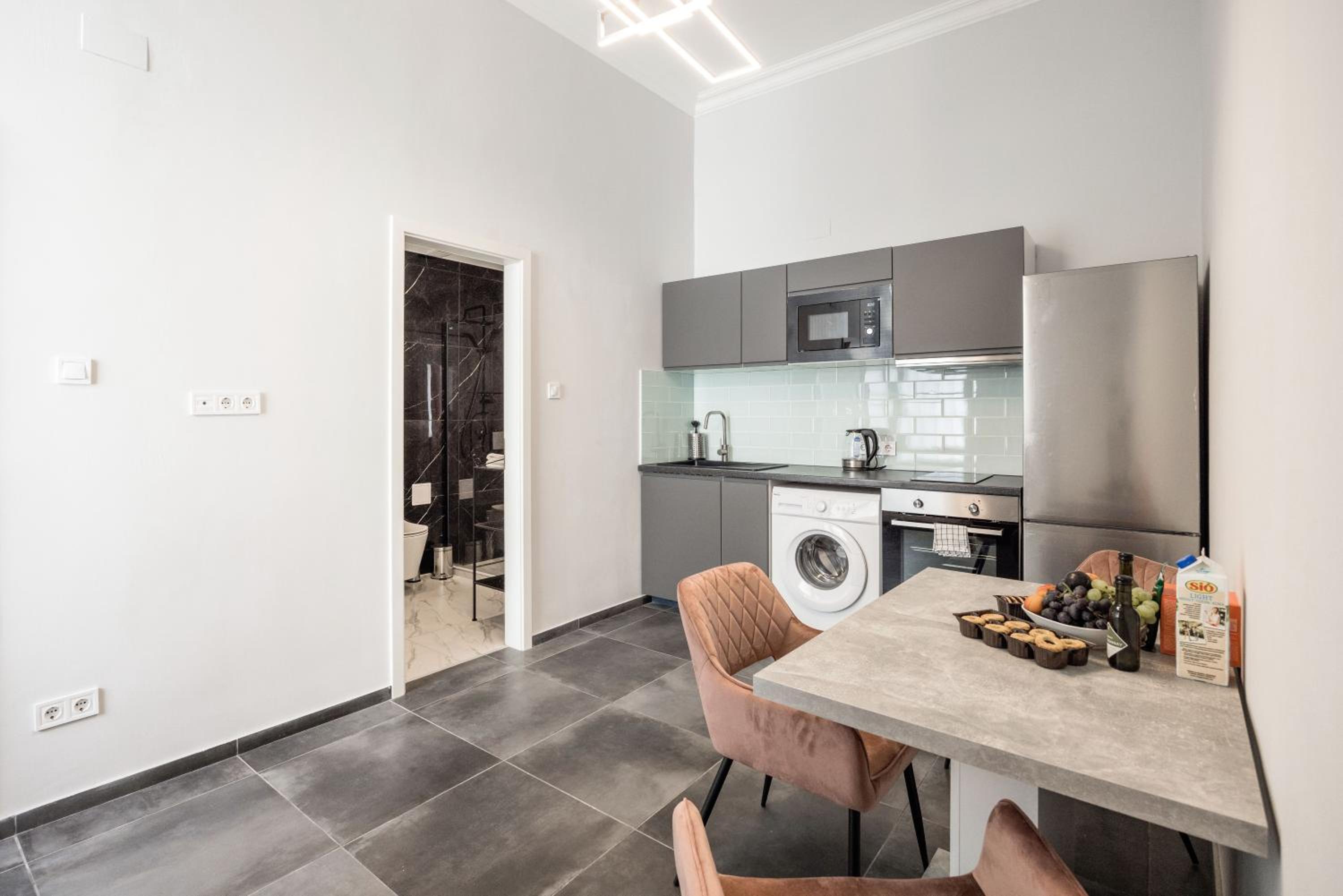Deluxe Apartment - Photo 2