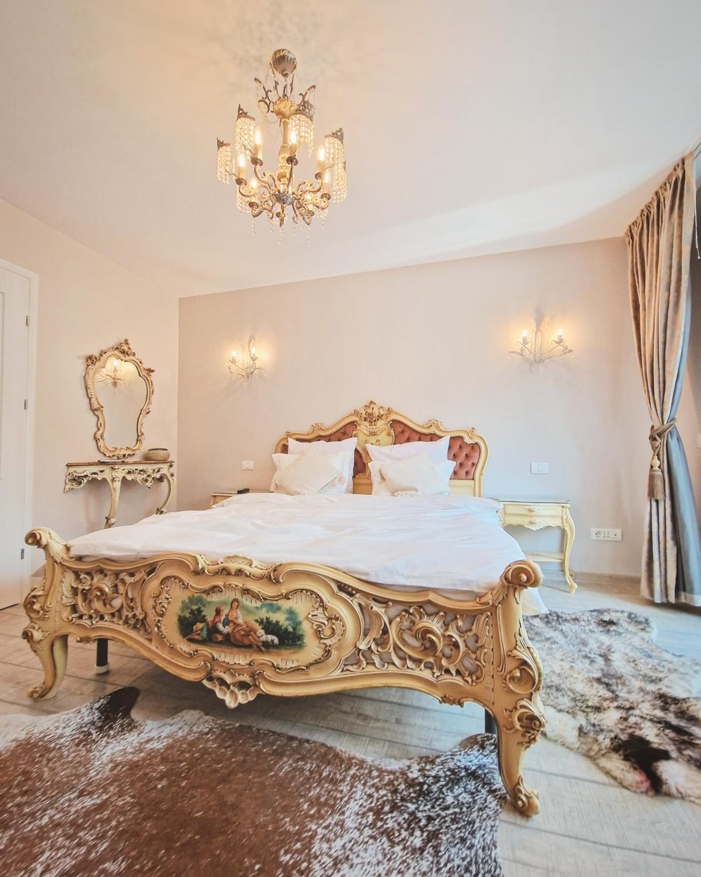 One-Bedroom Apartment - Photo 1