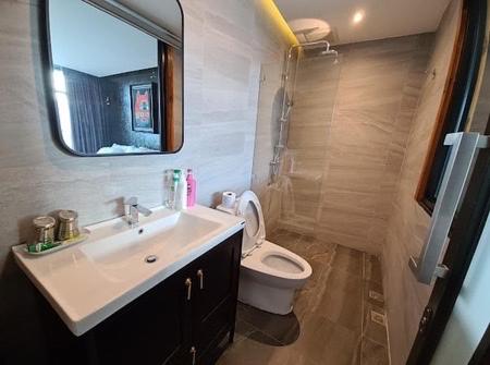 Deluxe King Room - Photo 16
