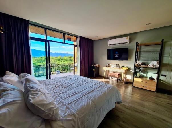 Deluxe King Room - Photo 17