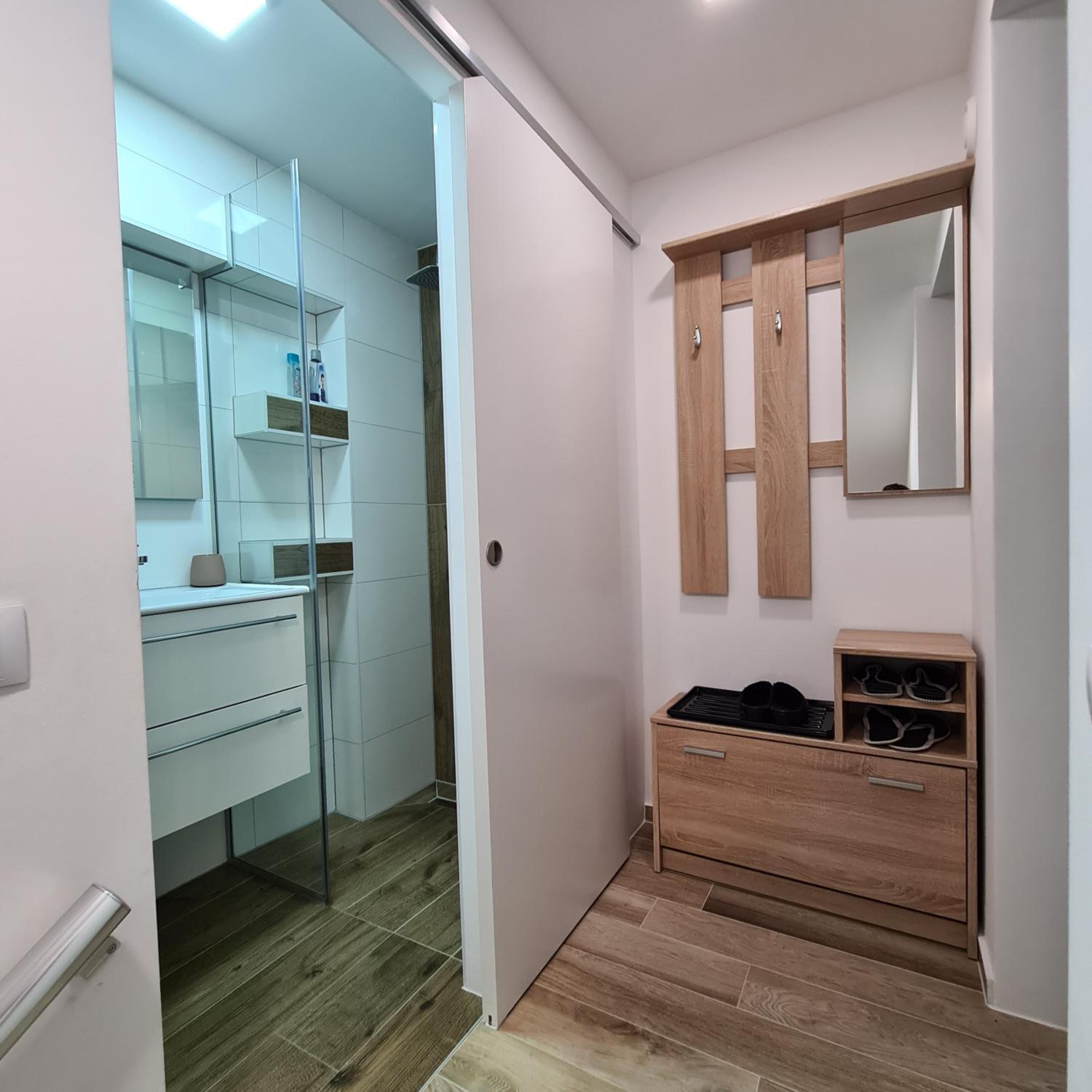 One-Bedroom Apartment photo 2