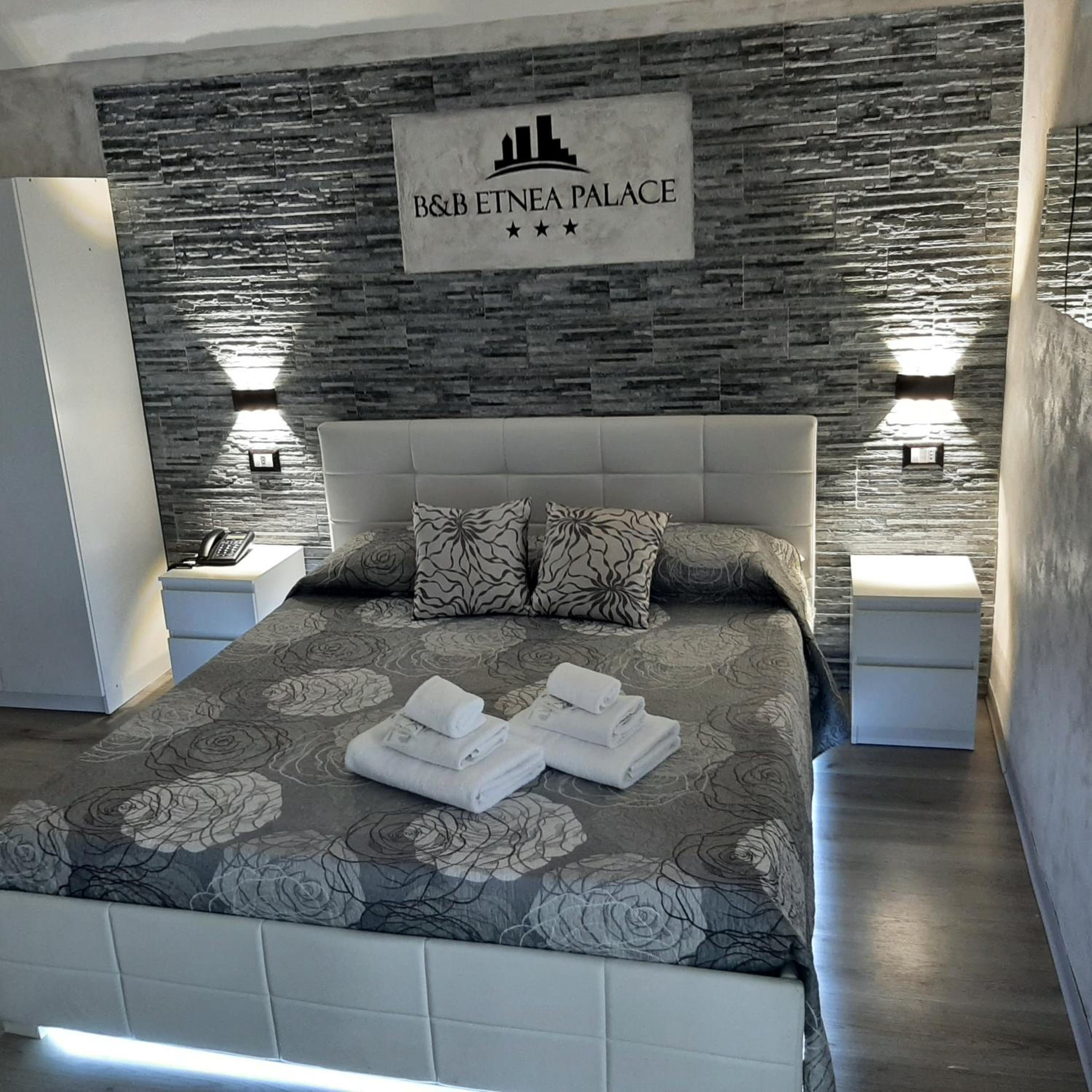 Double or Twin Room with Private Bathroom photo 1