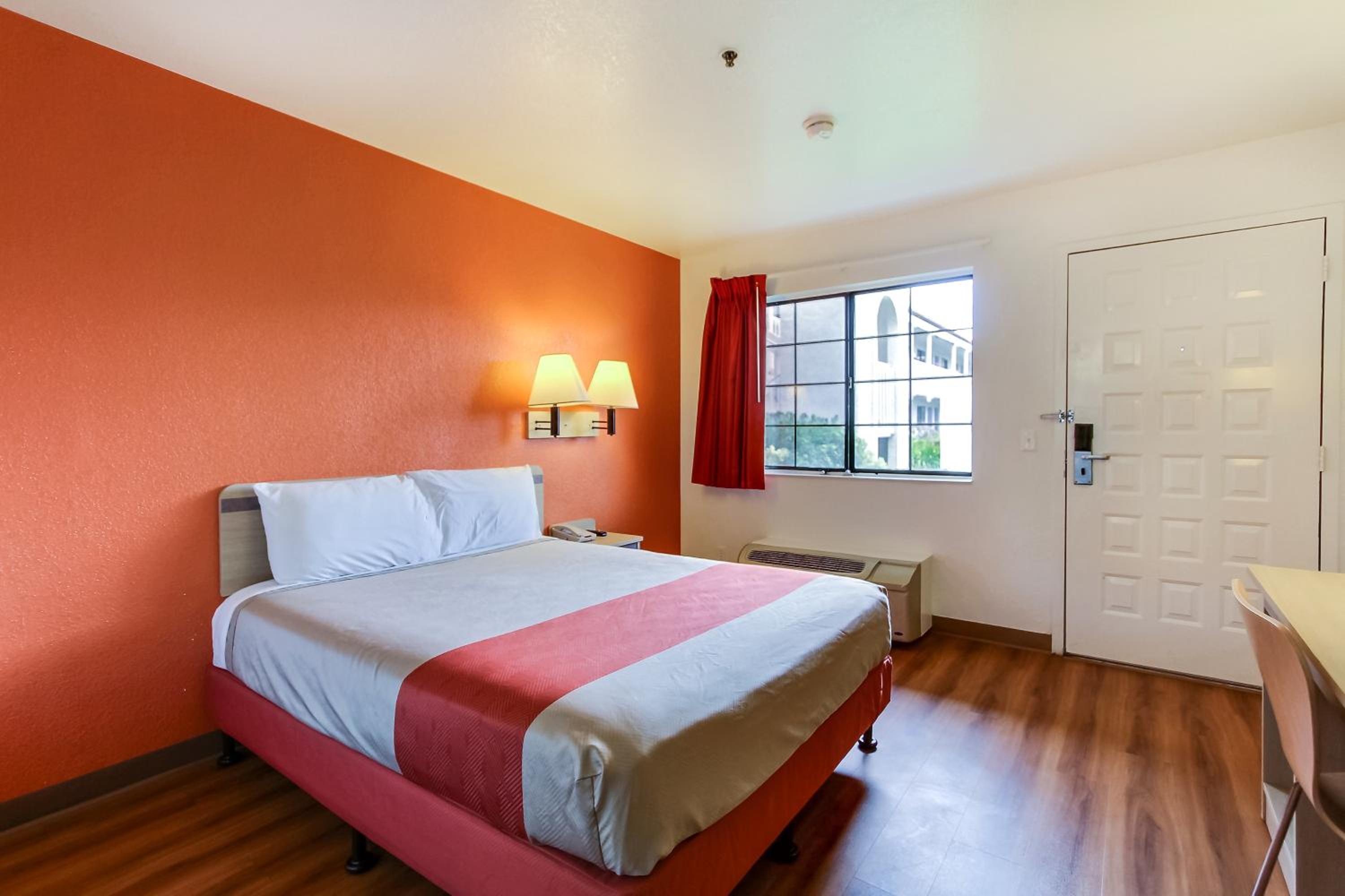 Deluxe Queen Room photo 2