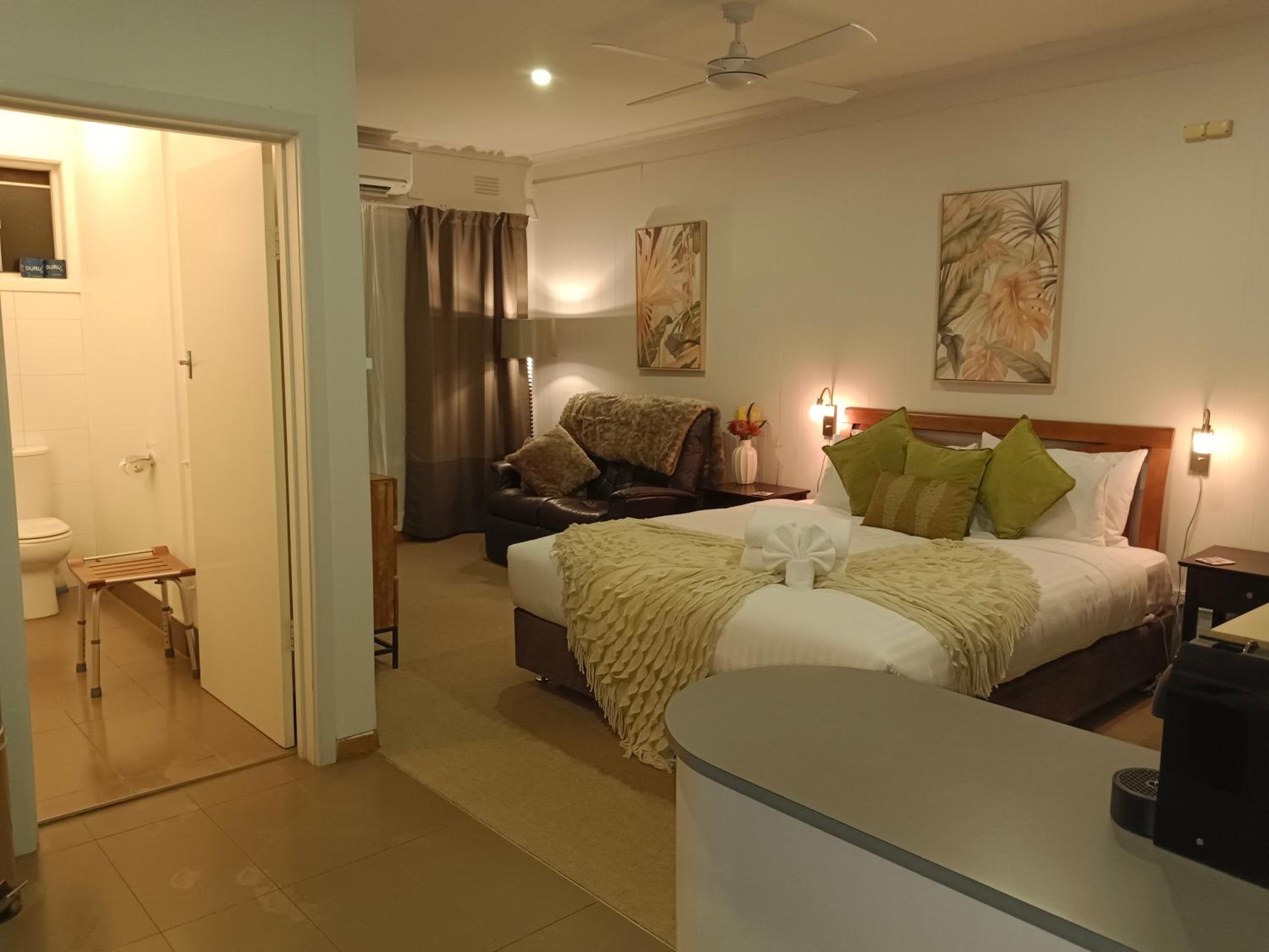 Deluxe King Room - Photo 1