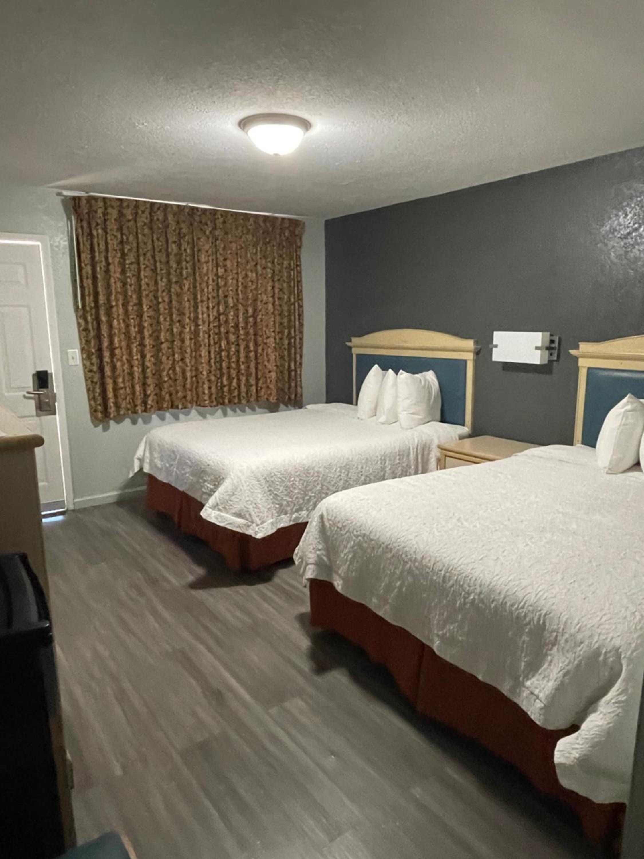Queen Room - Photo 5