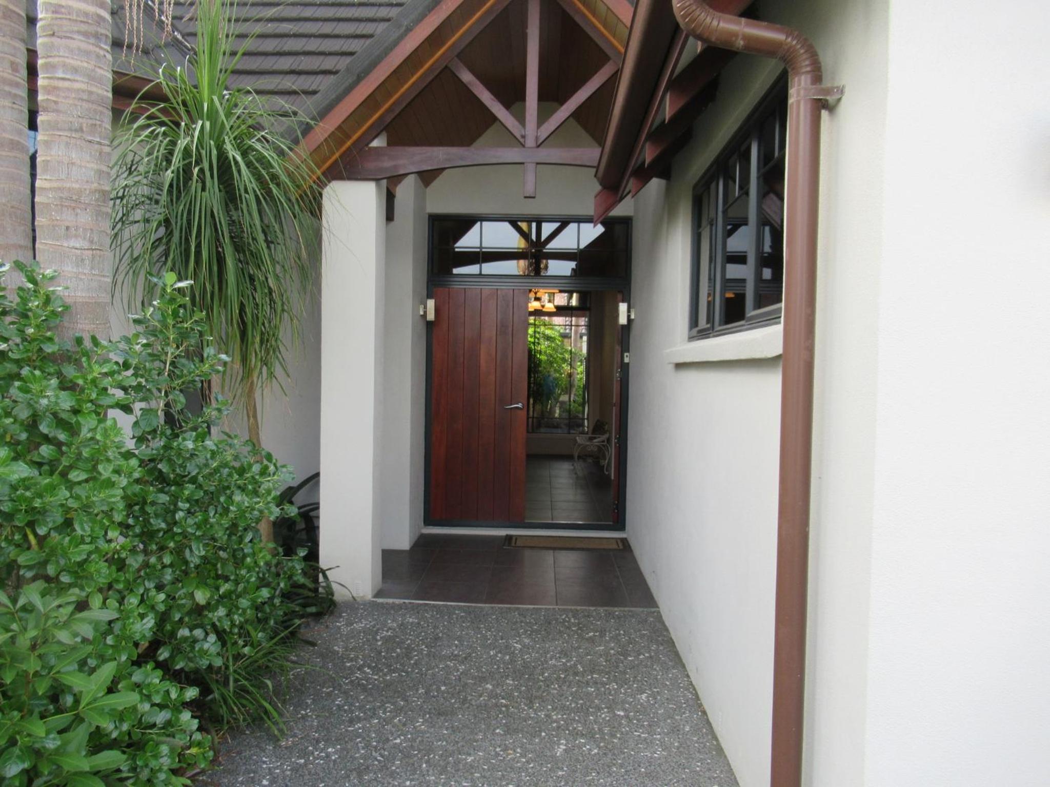Four-Bedroom House photo 2
