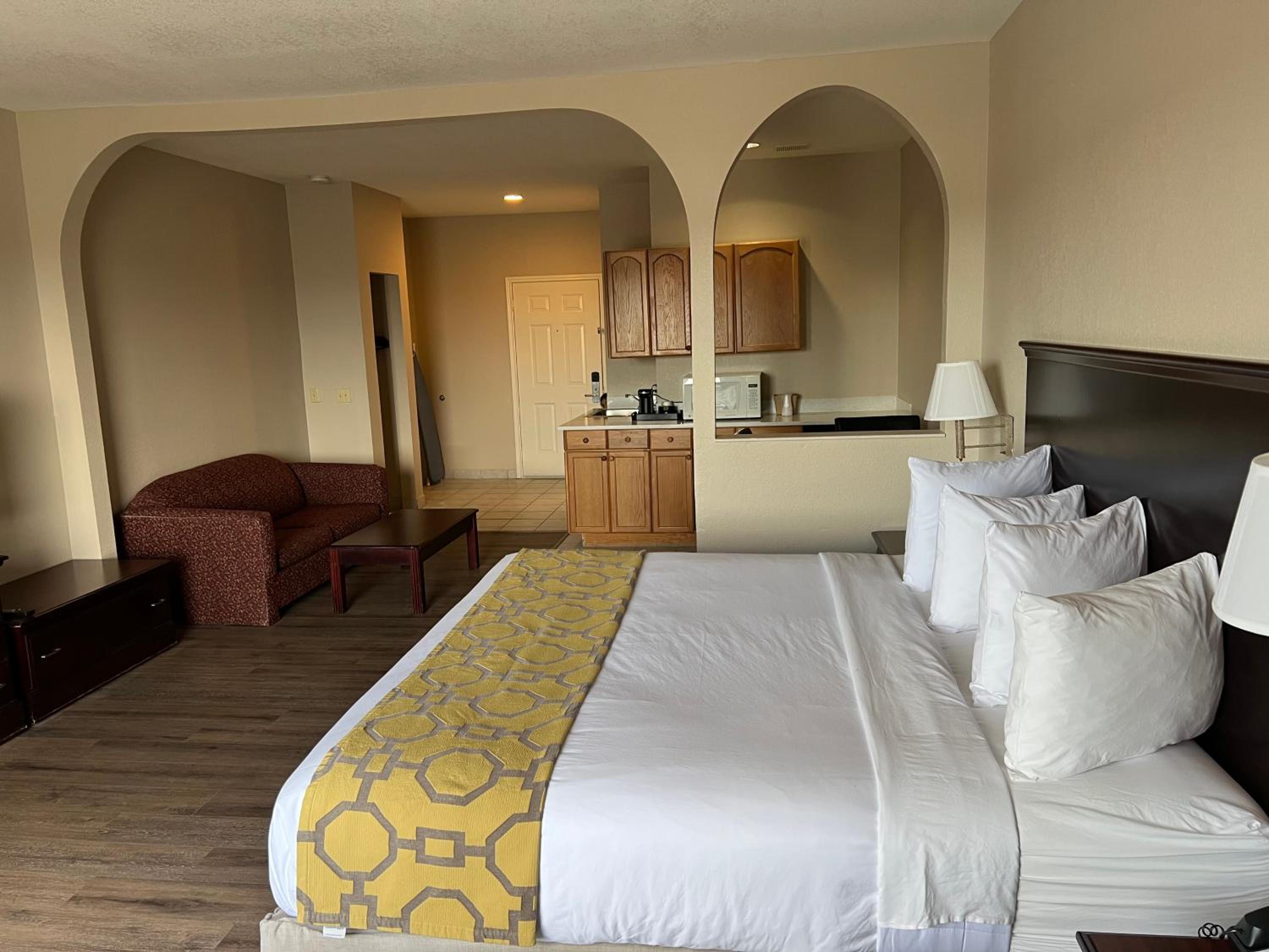 King Room - Non-Smoking - Photo 4