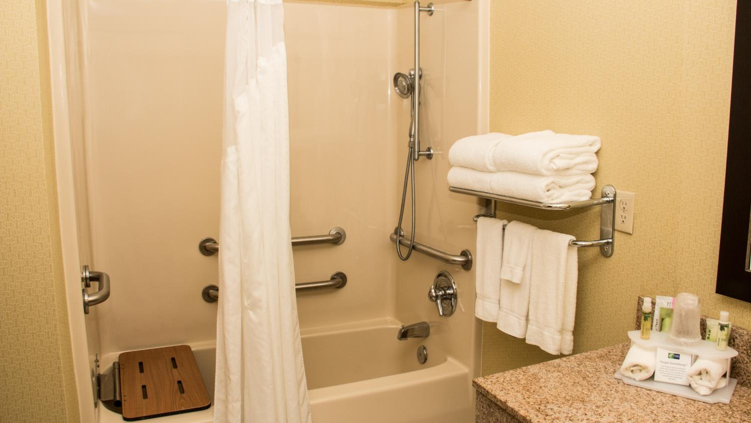 King Studio Suite with Mobility Accessible Tub - Non-Smoking - Photo 2