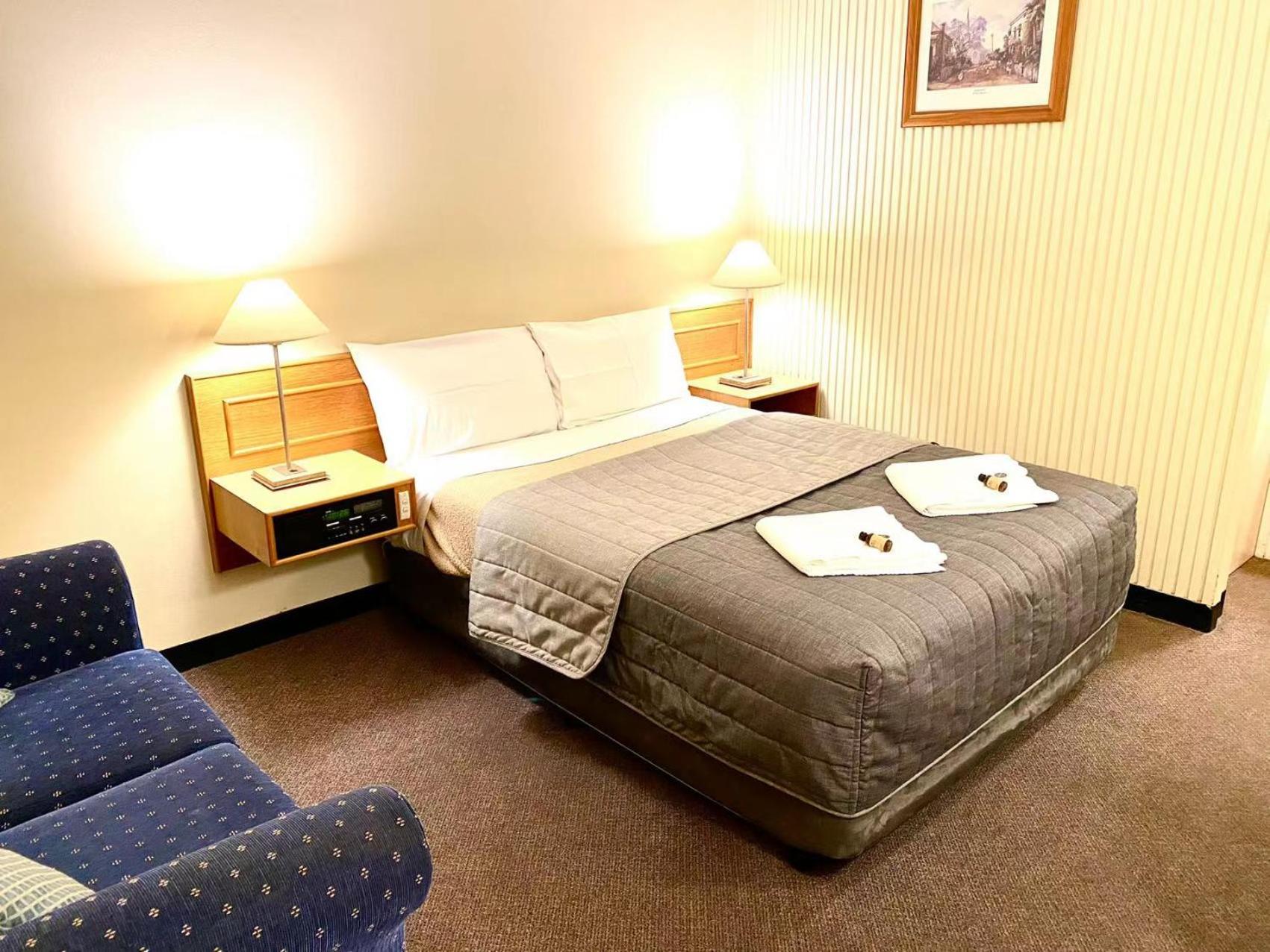 Single Room with Double Bed - Photo 10