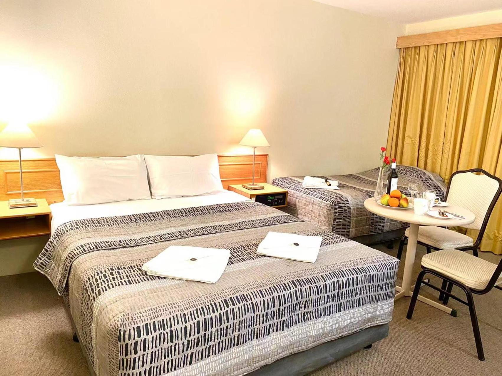 Large Double or Twin Room - Photo 2