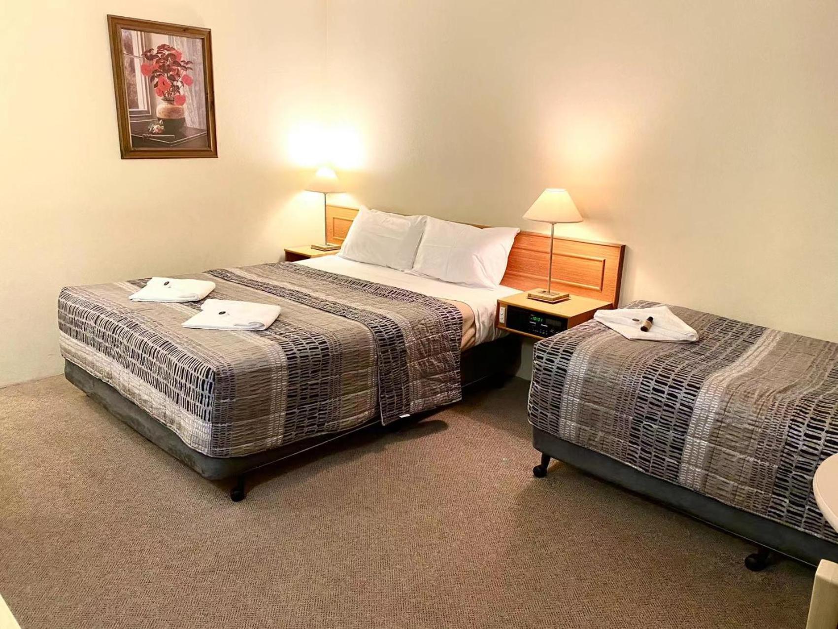 Large Double or Twin Room - Photo 4