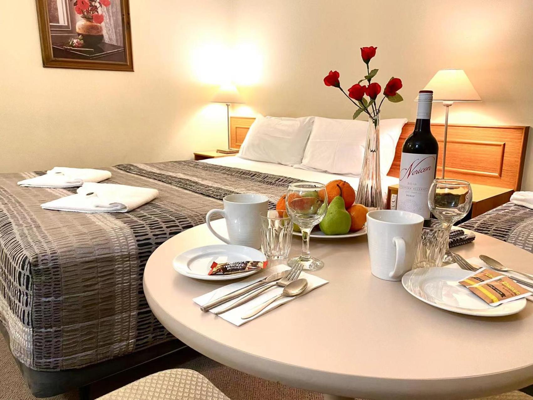 Large Double or Twin Room - Photo 3