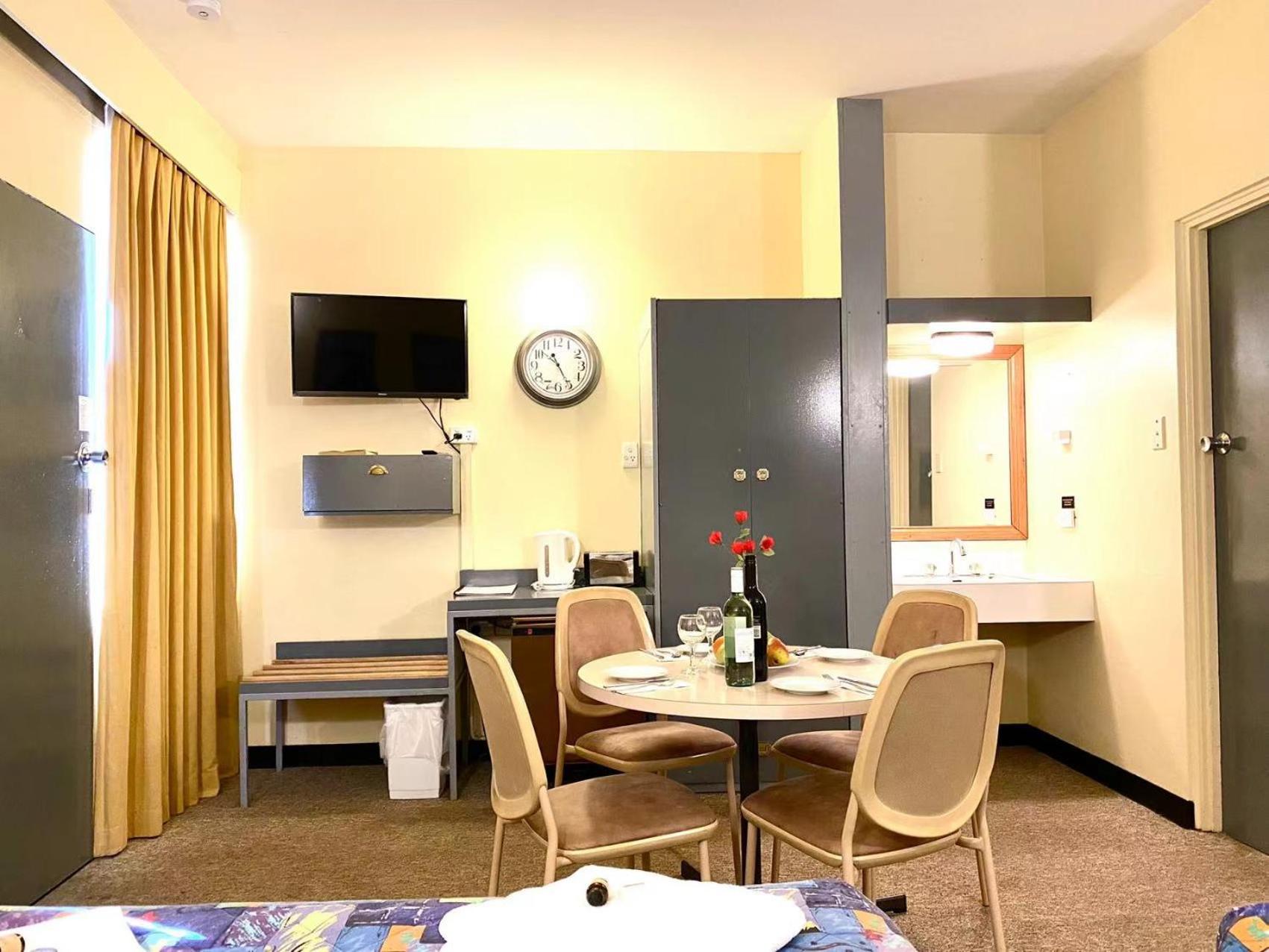 Family Room - Photo 8