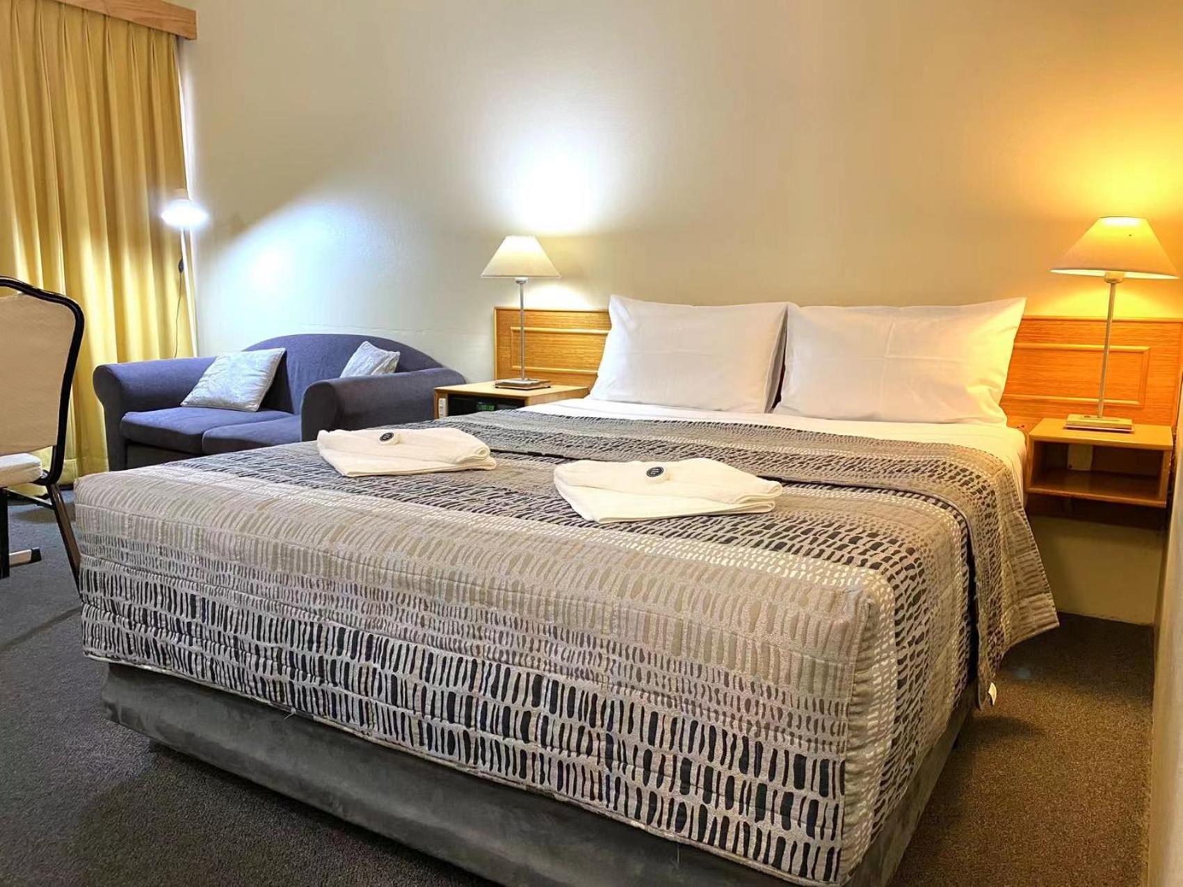 Queen Room - Photo 10