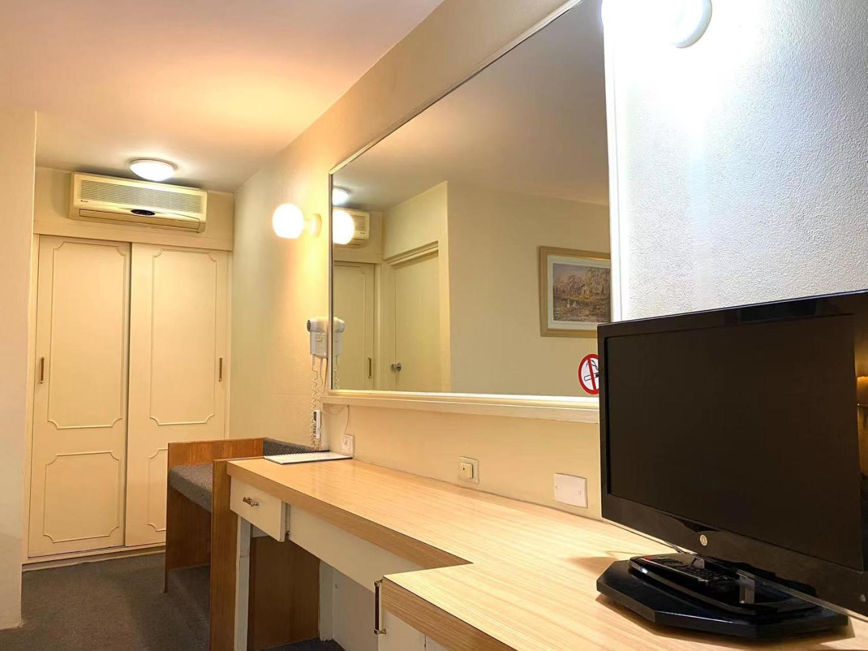 Queen Room - Photo 5