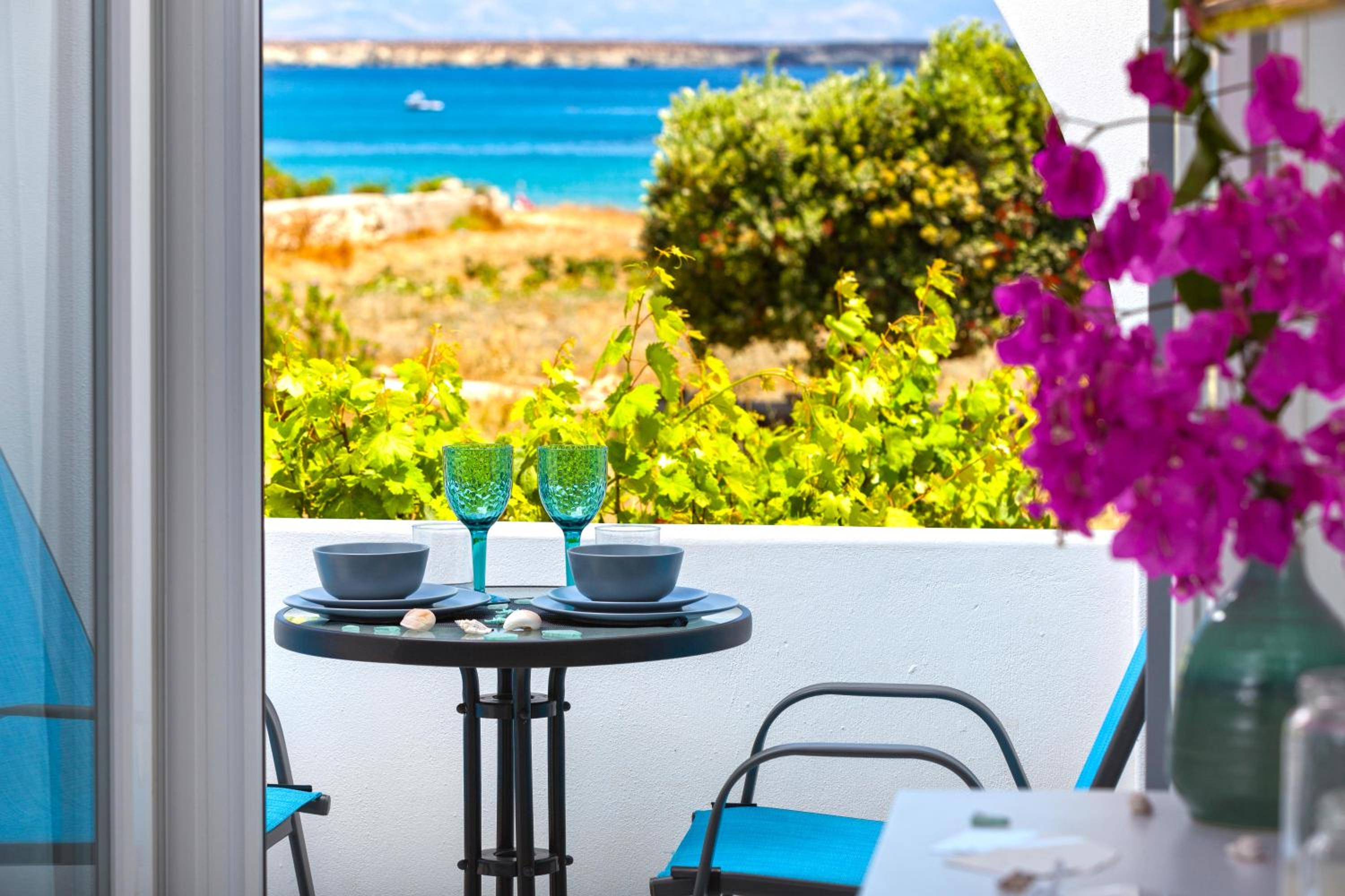 Deluxe Double Room with Balcony and Sea View photo 2