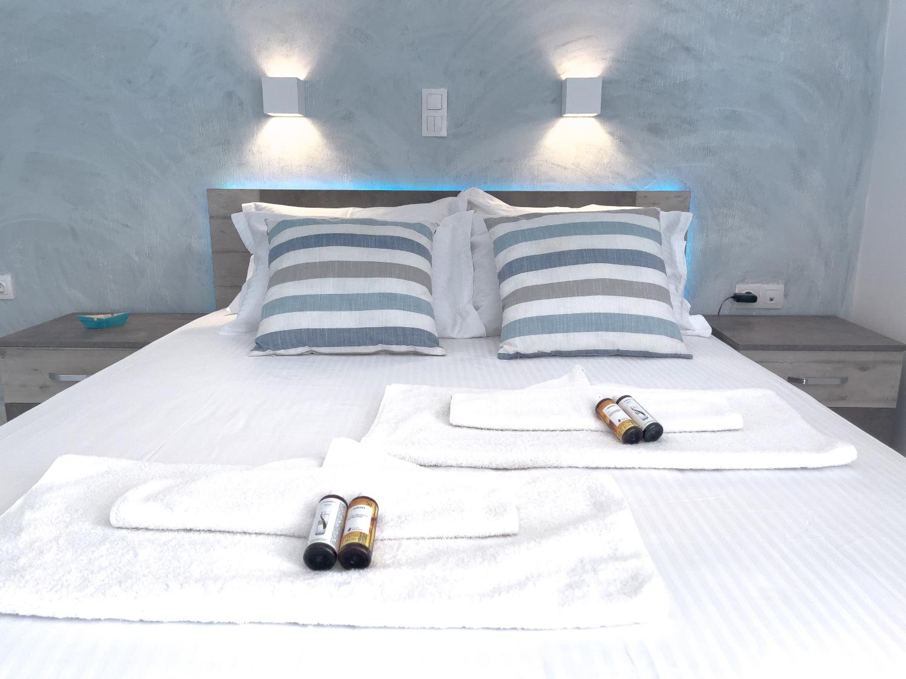 Deluxe Double Room with Balcony and Sea View photo 1