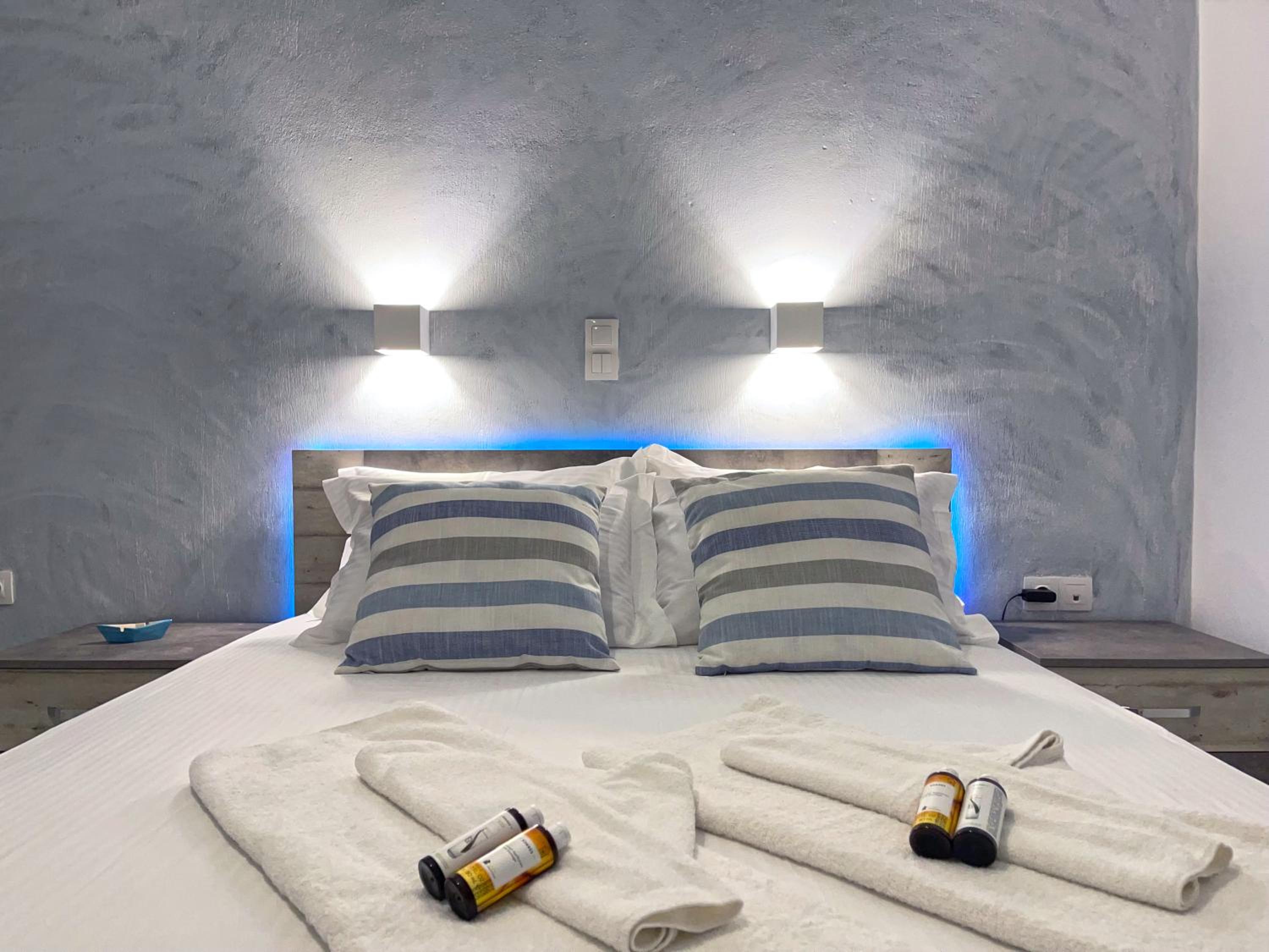 Deluxe Double Room with Balcony and Sea View photo 3