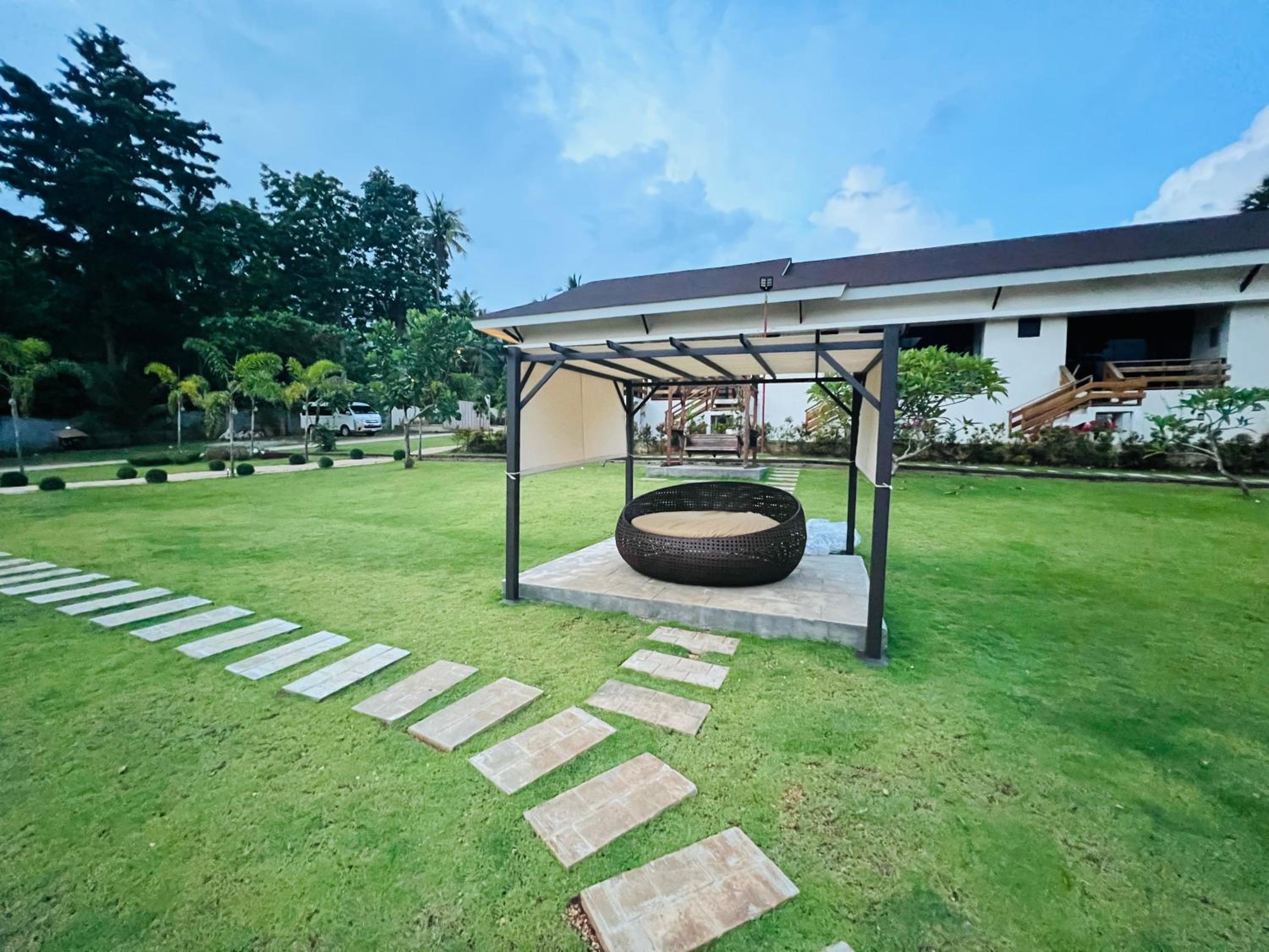 Family Room with Garden View - Photo 5