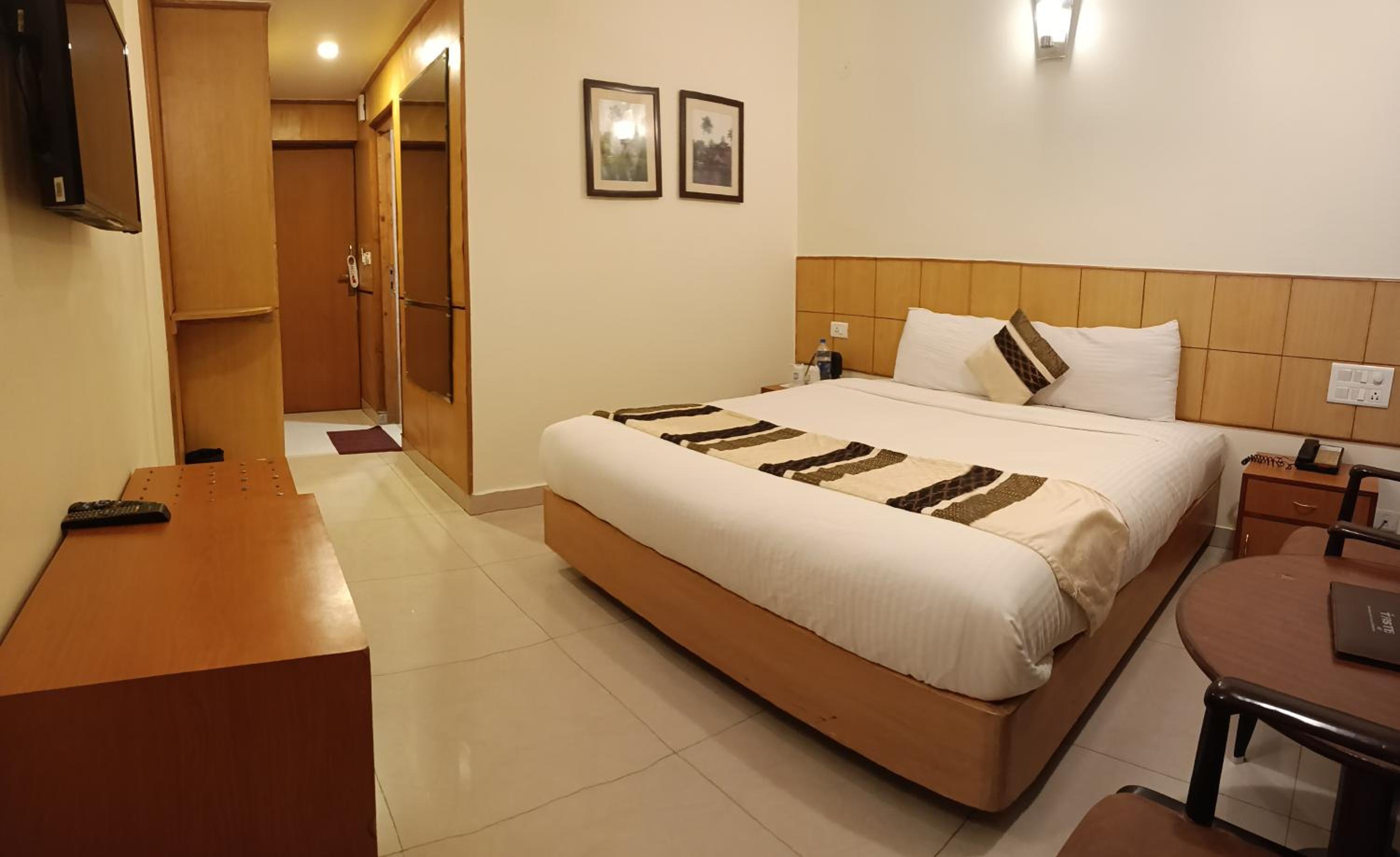 Standard Double Room - Photo 7