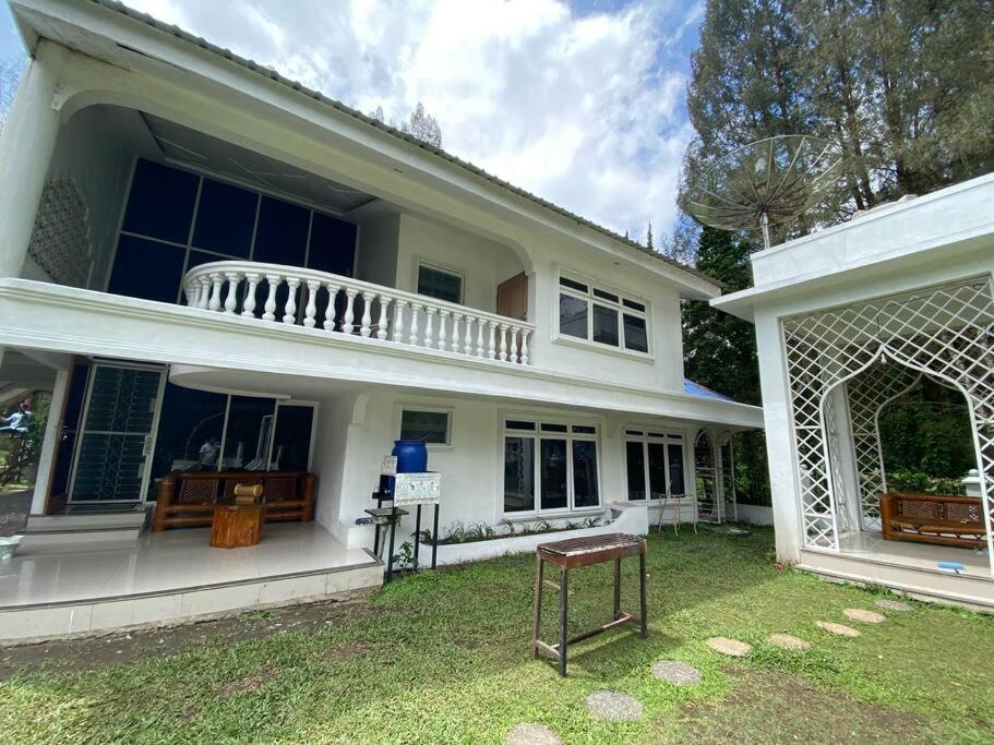 Villa photo 2