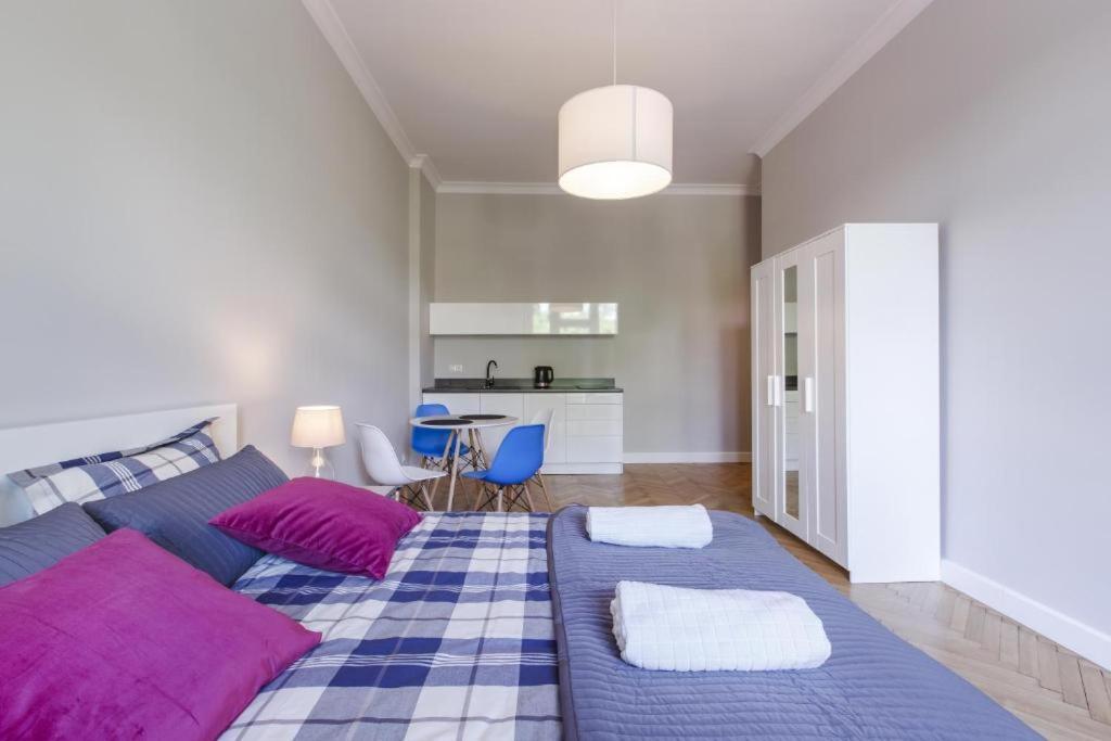 Apartment With Balcony - Photo 1