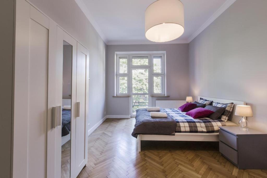 Apartment With Balcony - Photo 4