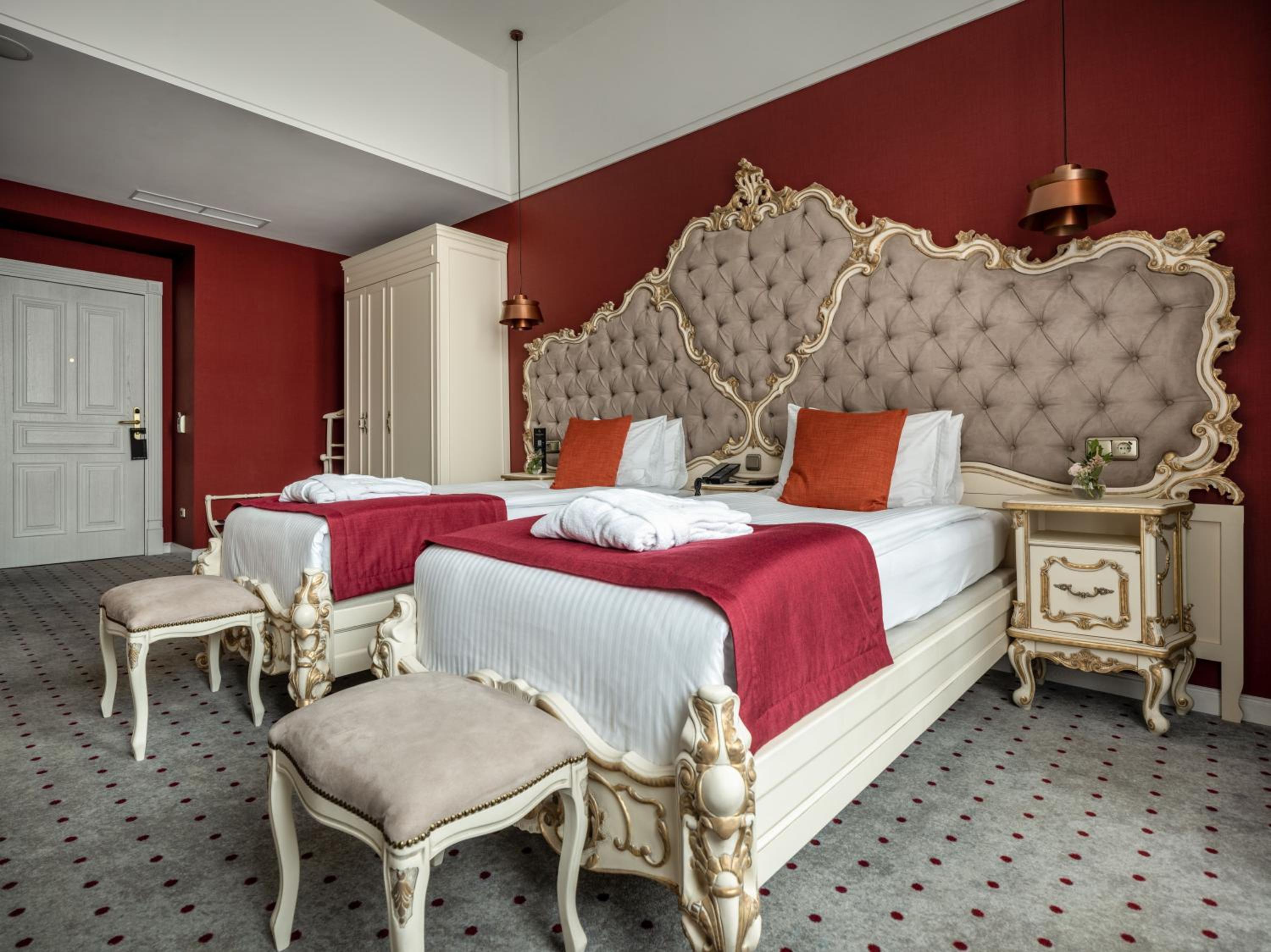 Superior Twin Room with City View