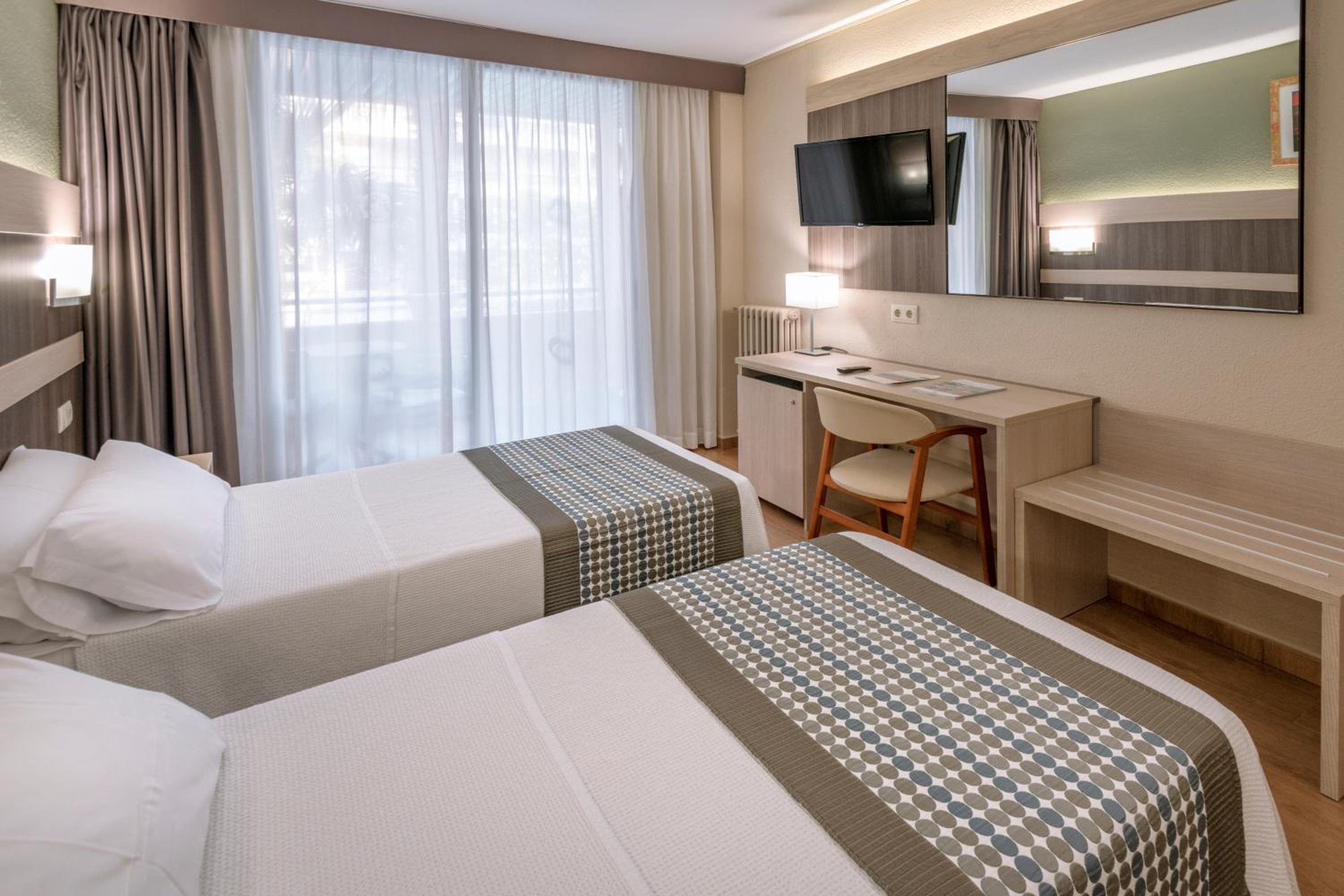 Standard Double Room (2 Adults) - Photo 2
