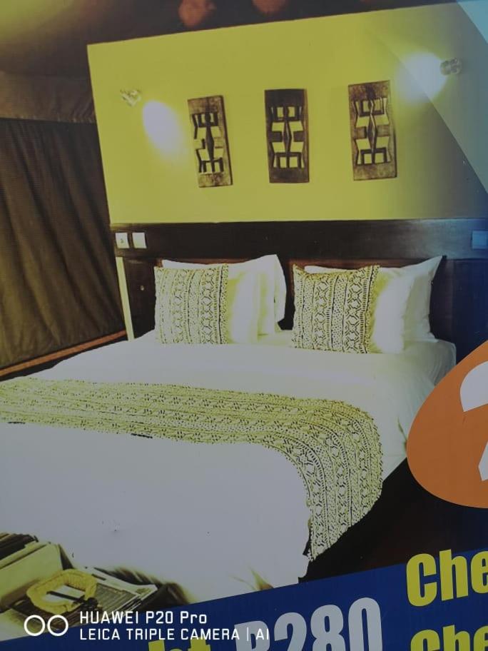 Double Room with Private Bathroom - Photo 7