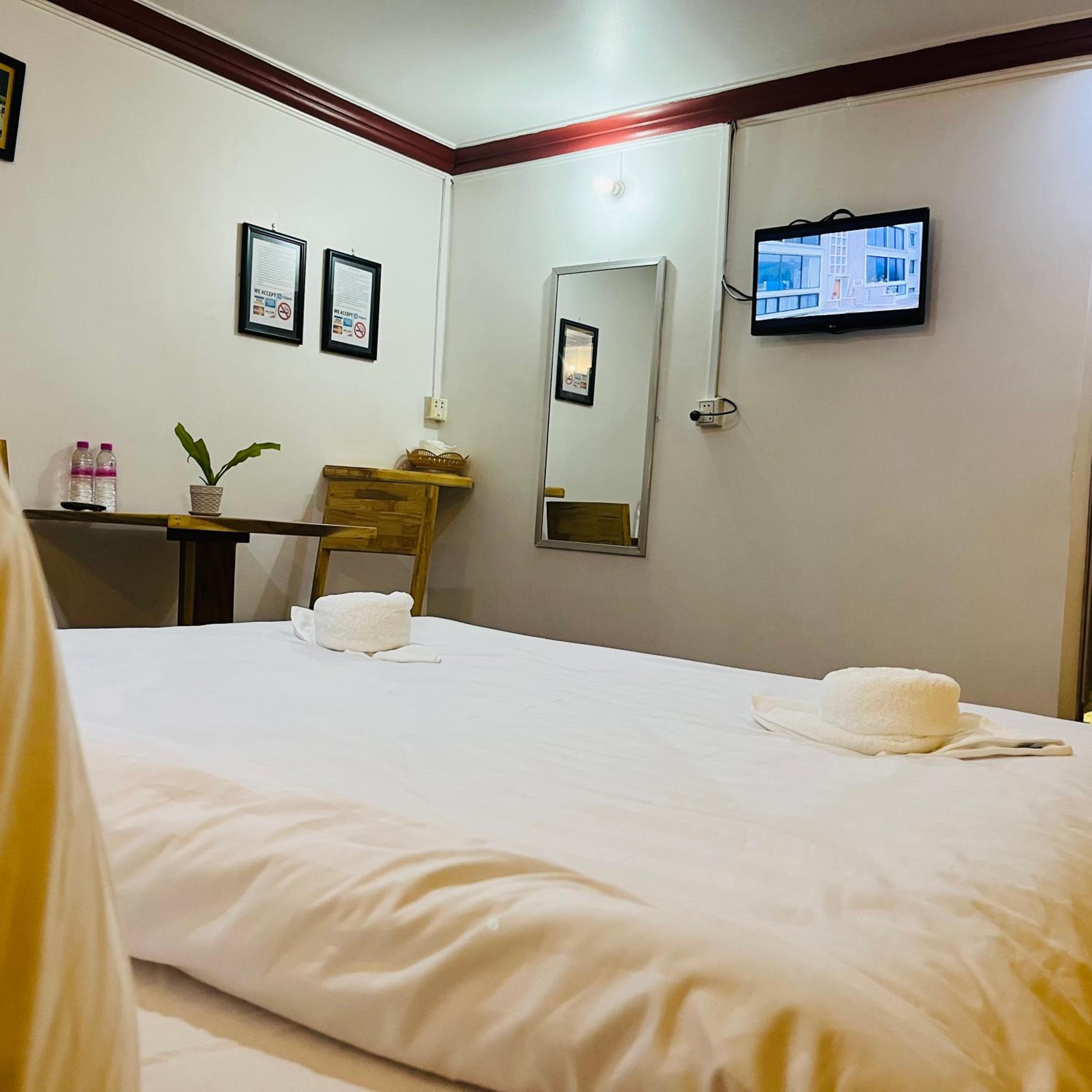 Standard Double Room with Fan - Photo 2