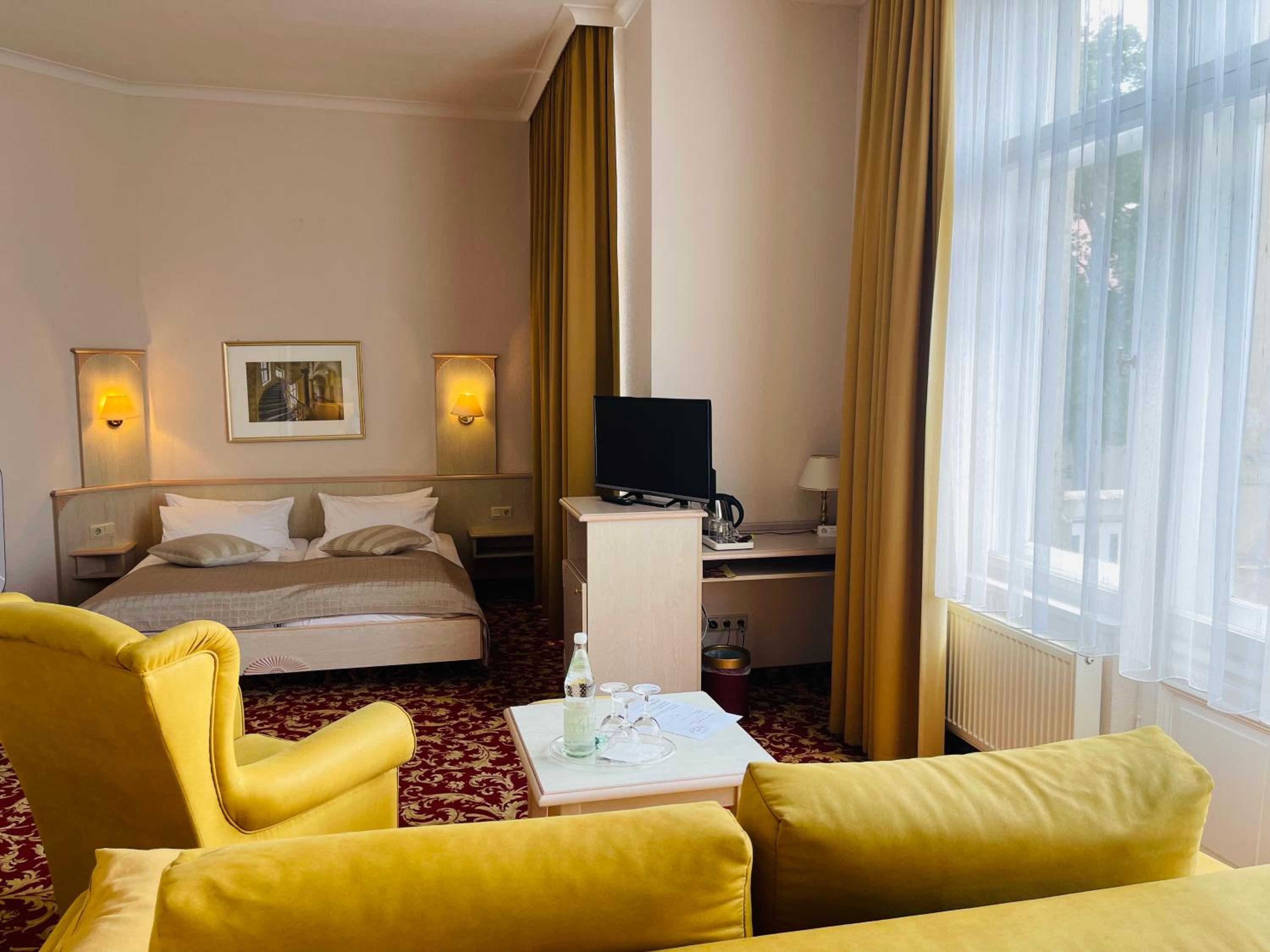 Double Room with Balcony - Photo 2