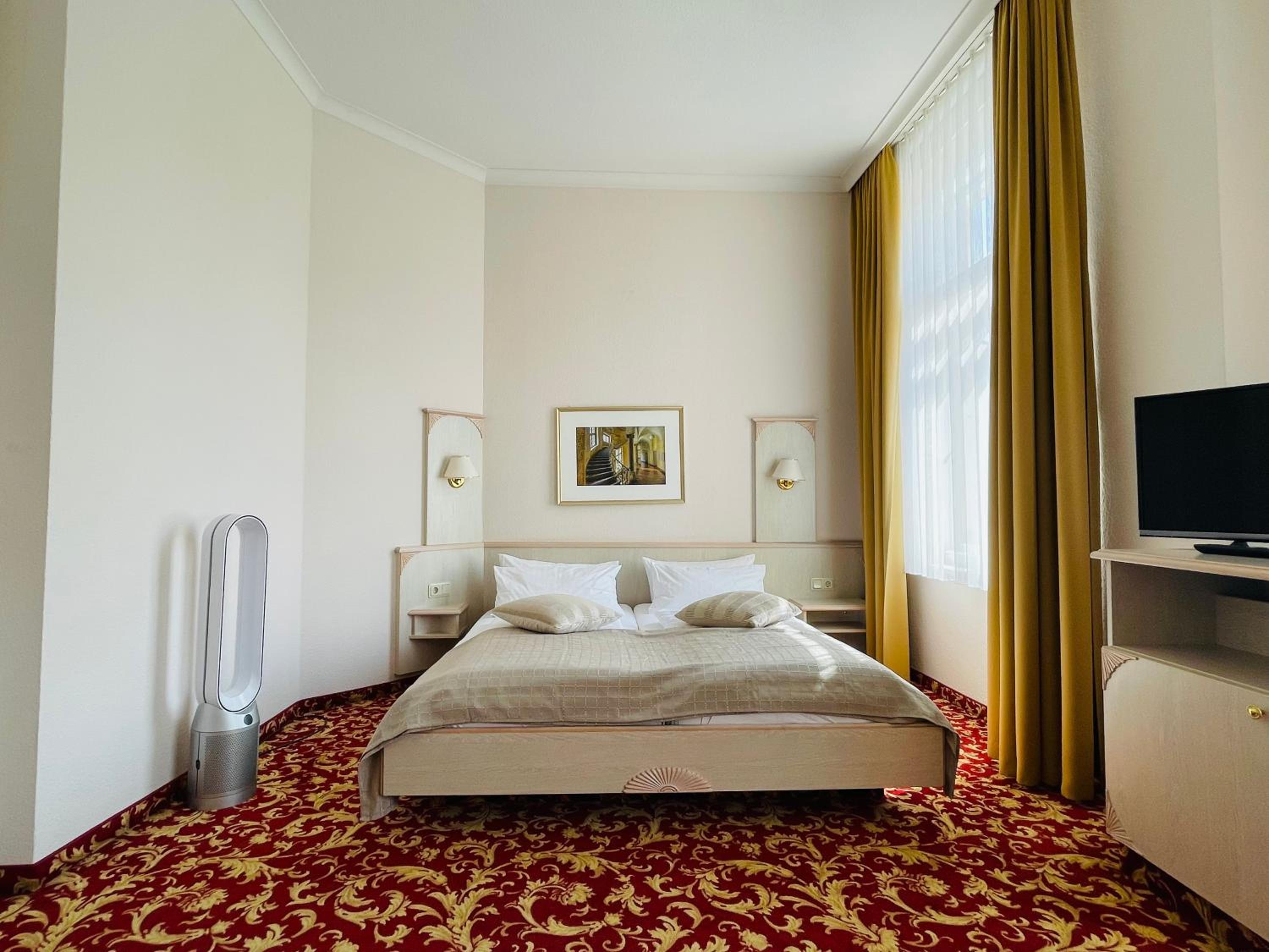 Double Room with Balcony - Photo 4