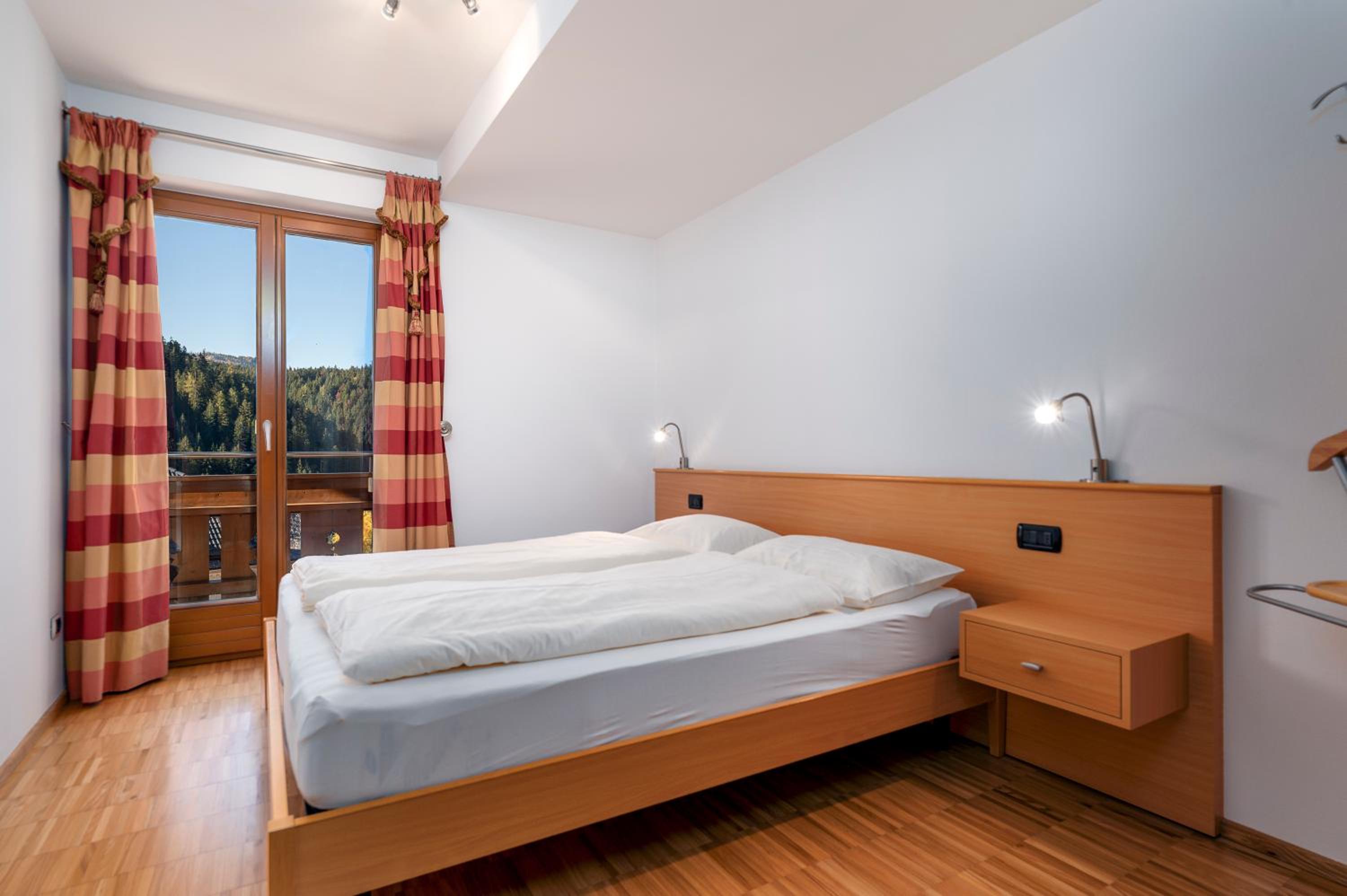 Two-Bedroom Apartment with Balcony photo 3