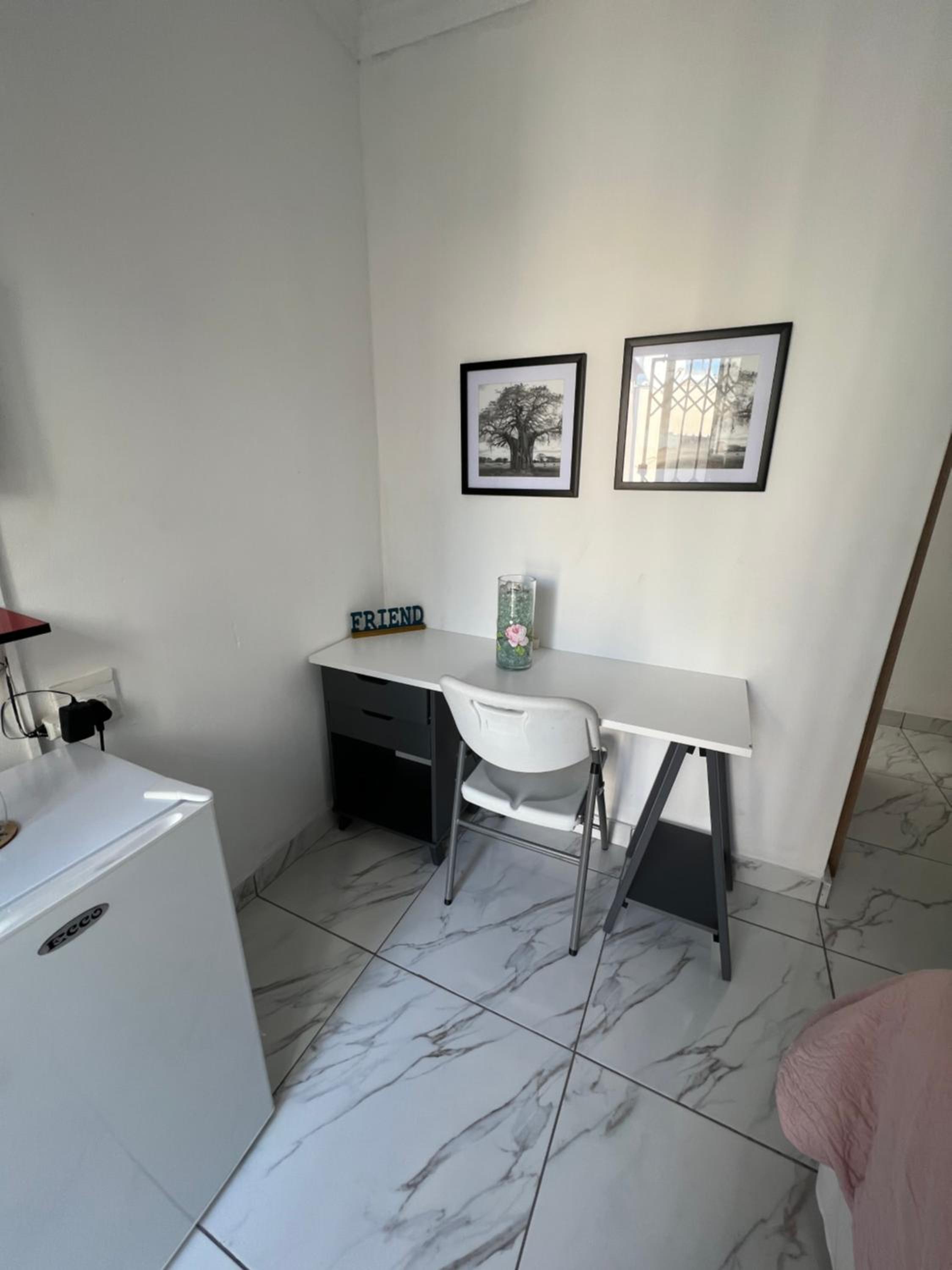 Deluxe Double Room with Shower photo 3