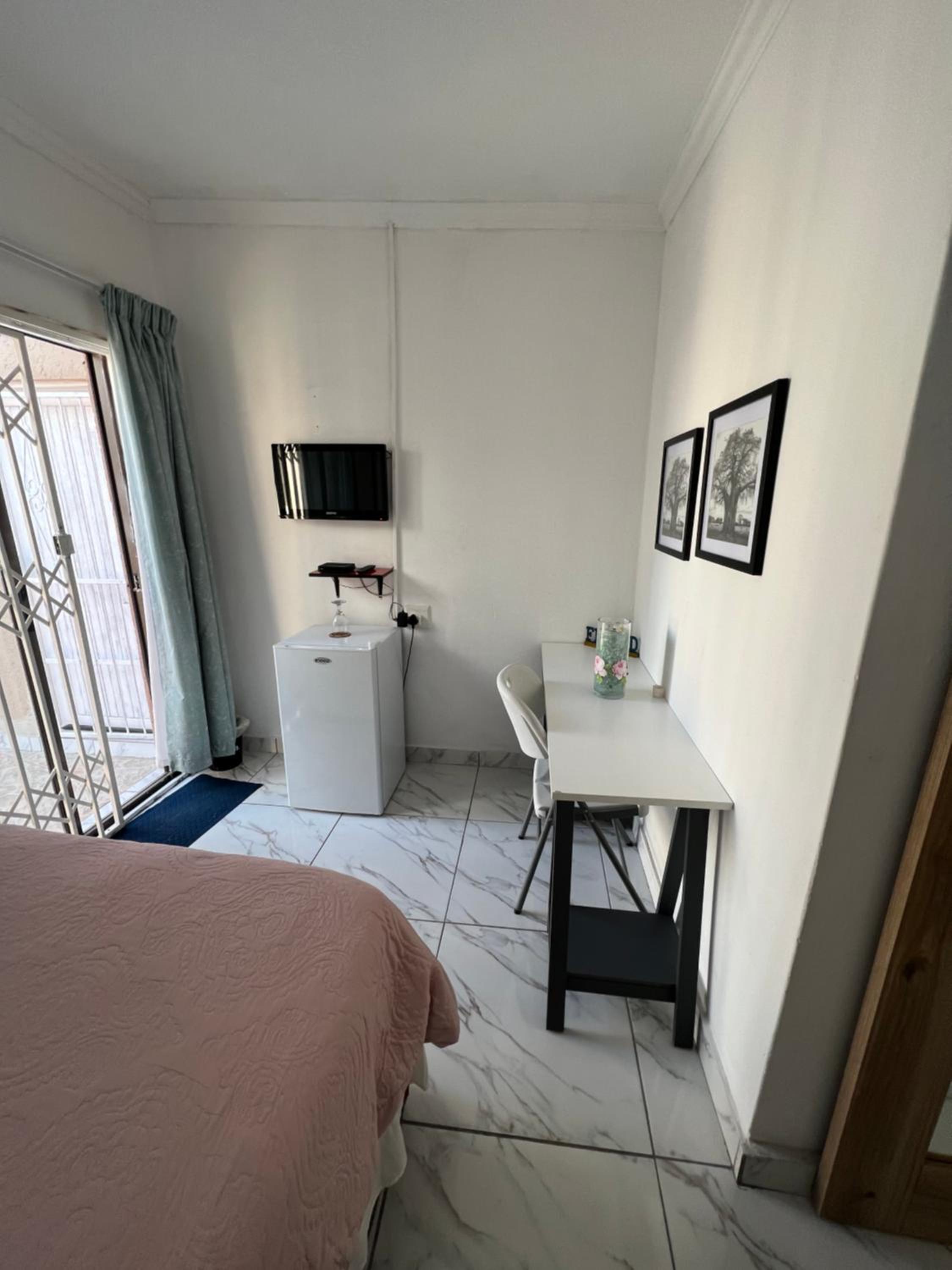 Deluxe Double Room with Shower photo 2