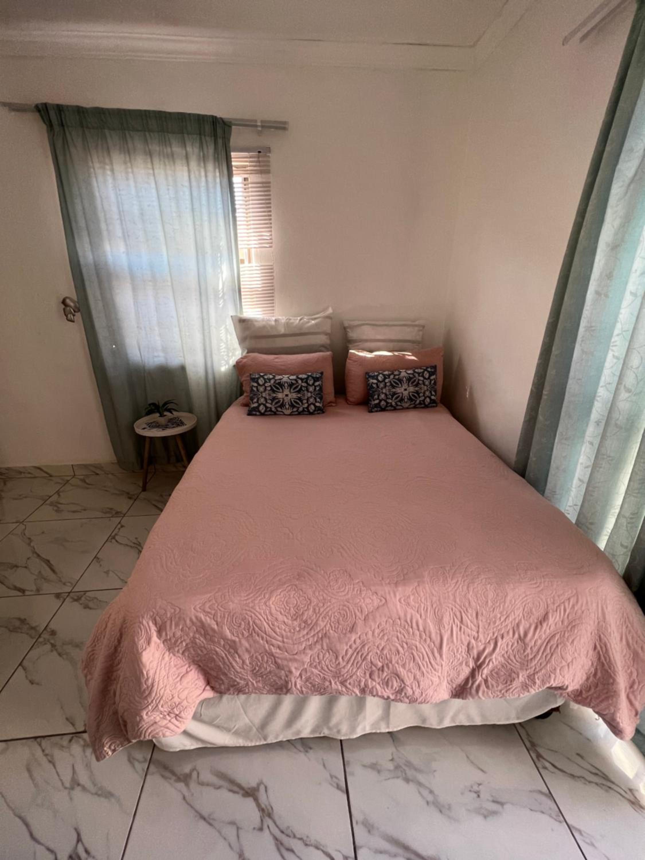 Deluxe Double Room with Shower photo 1