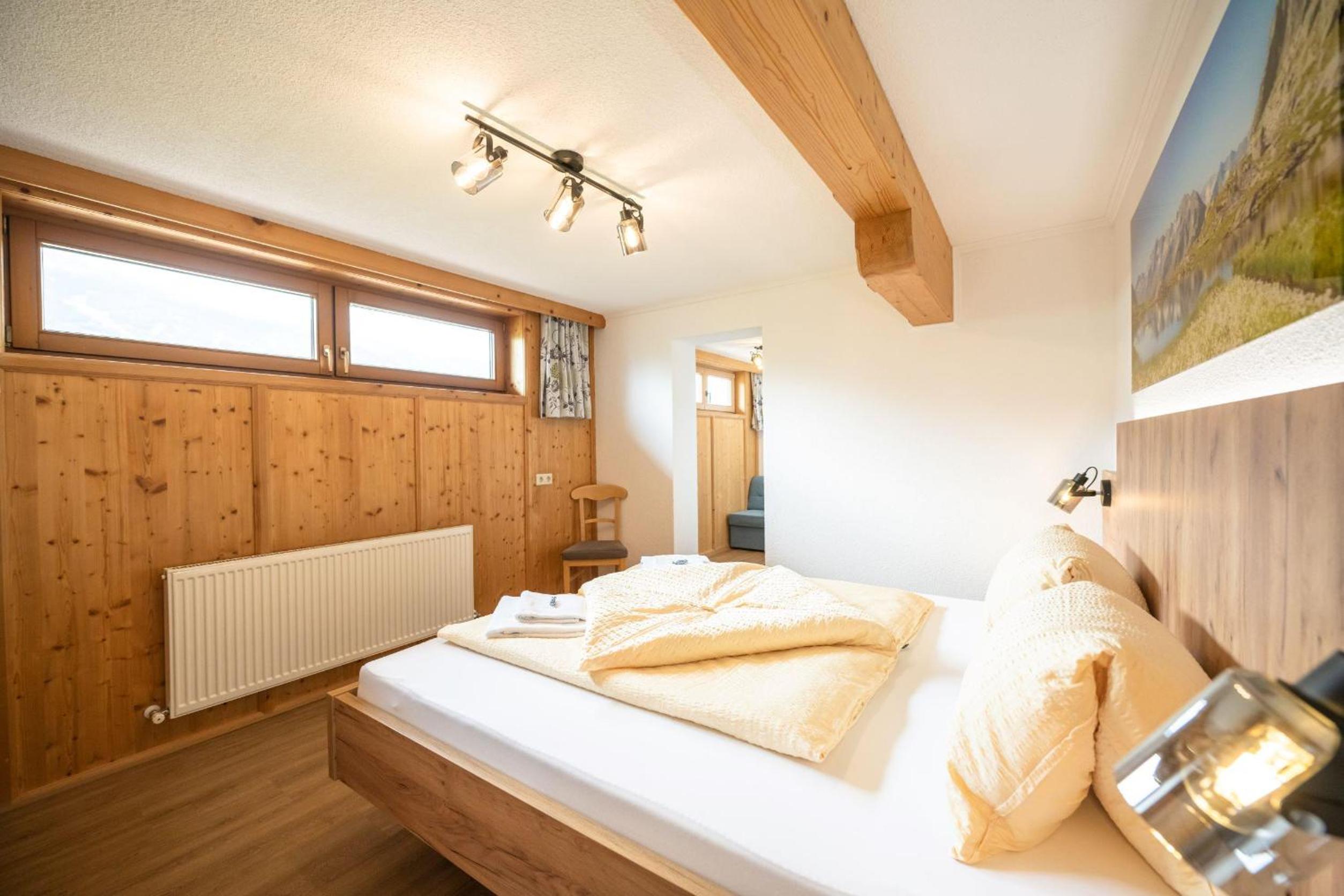 Three-Bedroom Apartment with Shower photo 3