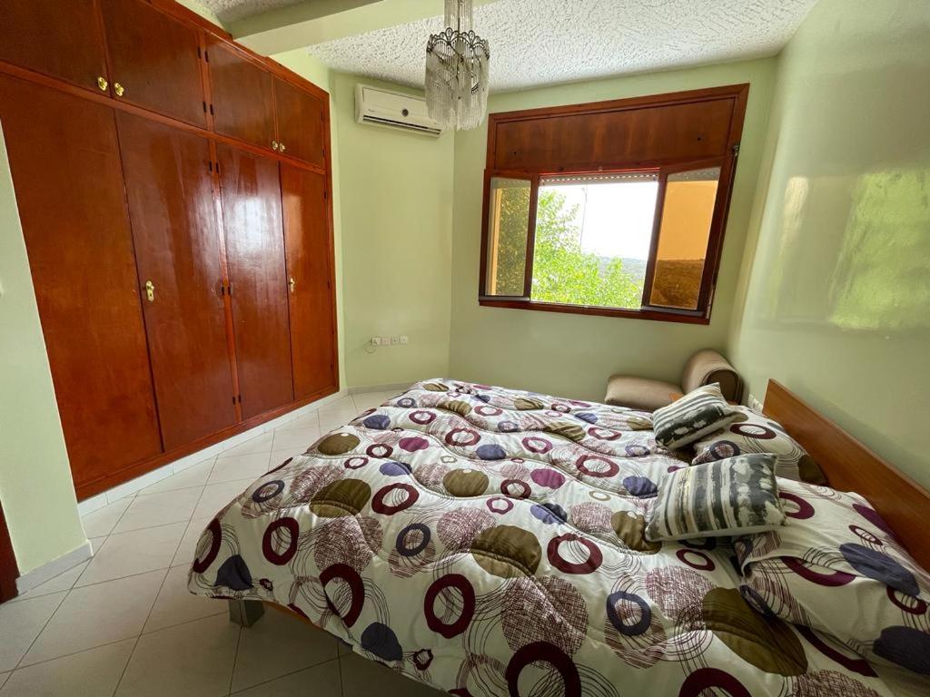 Three-Bedroom House - Photo 4