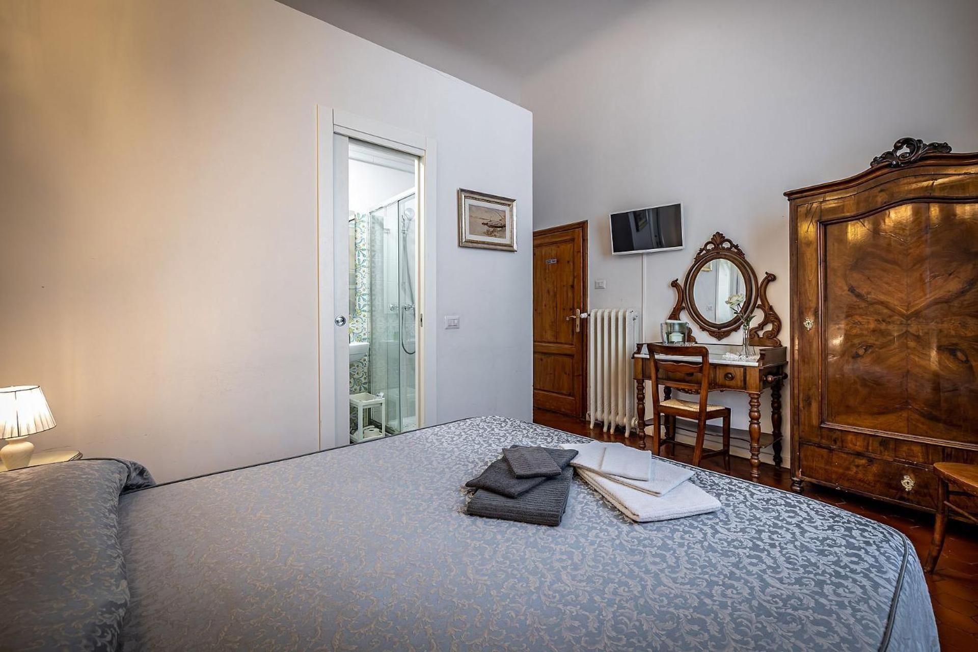 Double Room with Private Bathroom photo 3