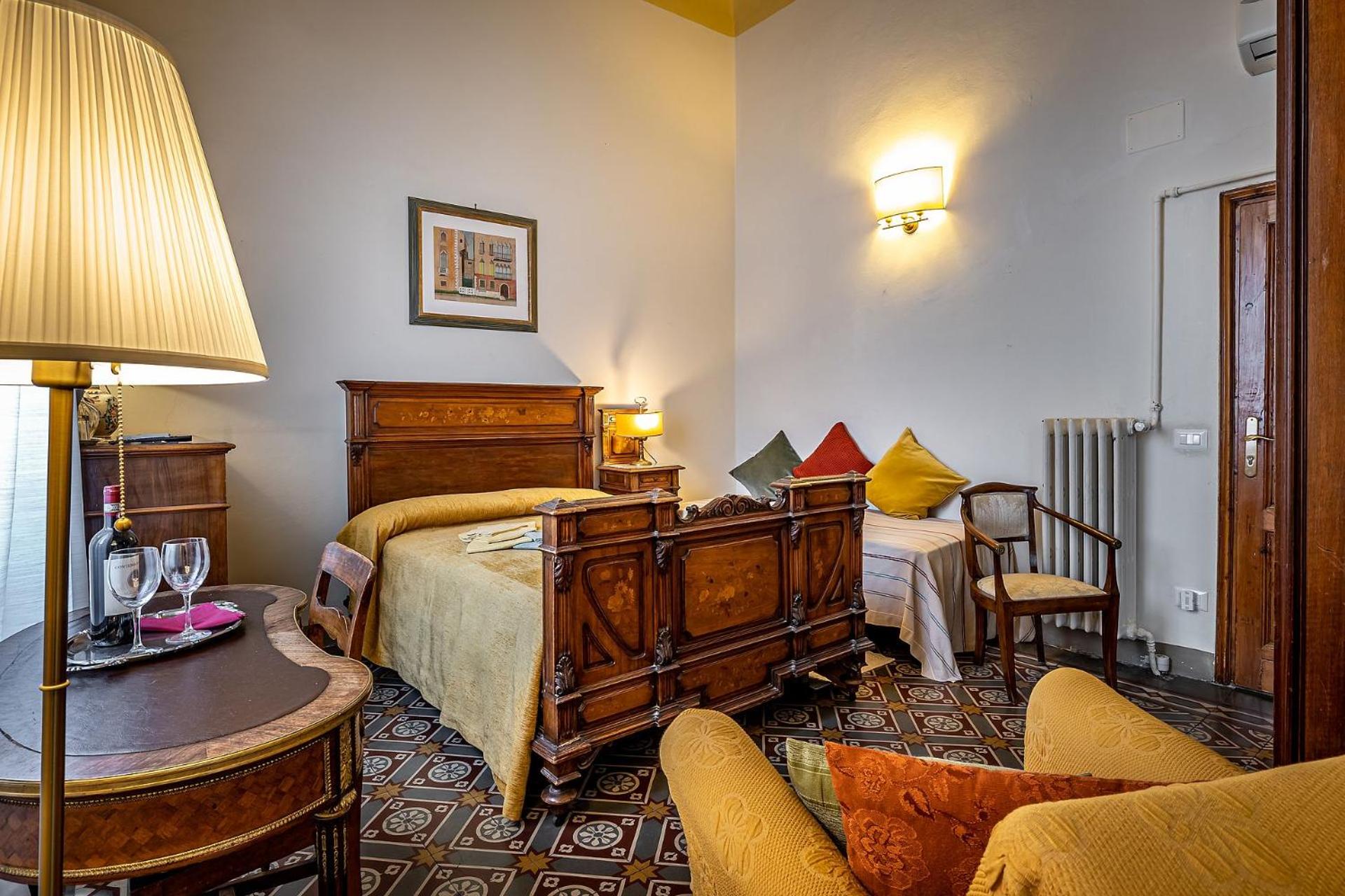 Double Room with Private Bathroom photo 2