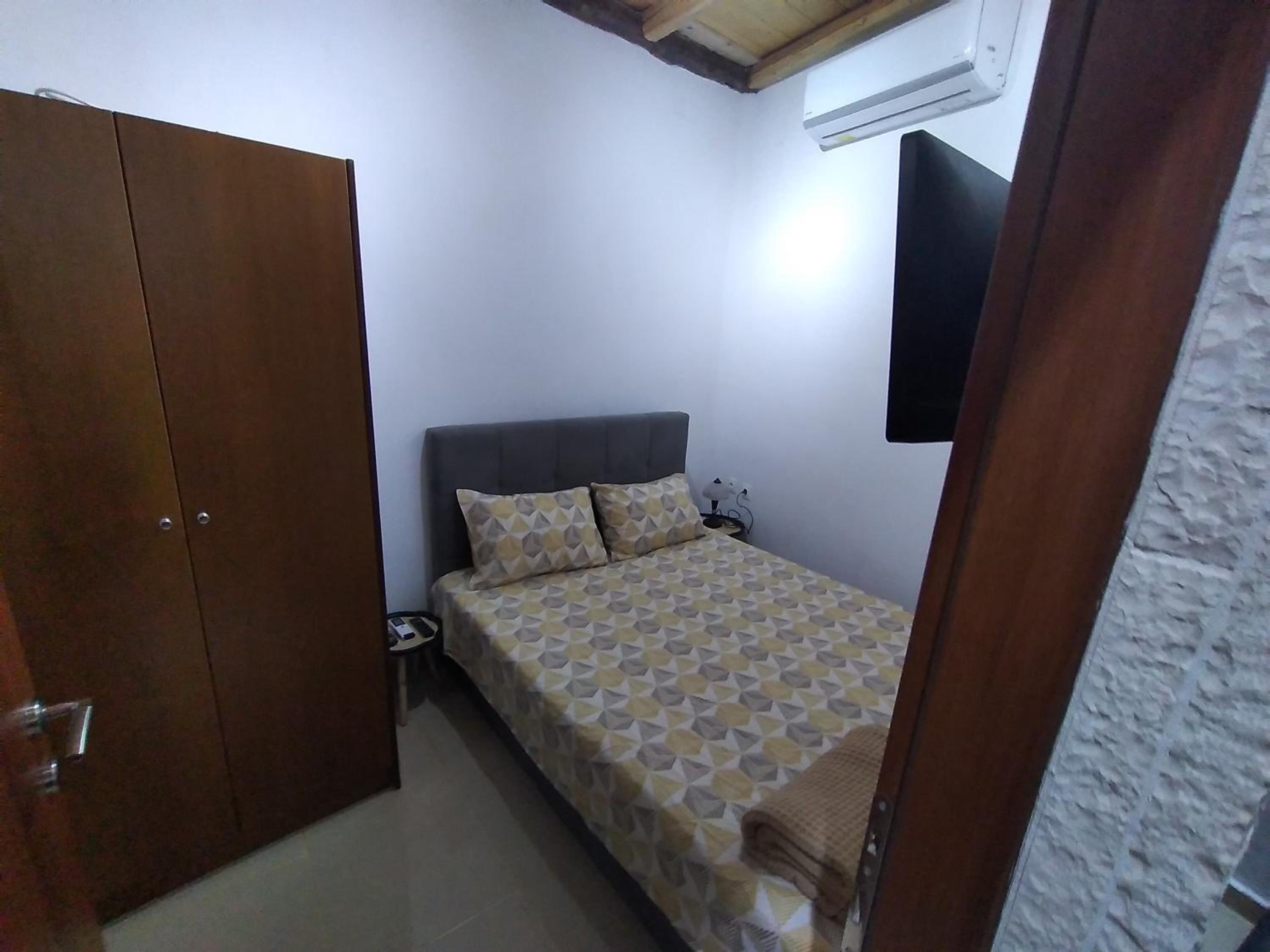 One-Bedroom House - Photo 8