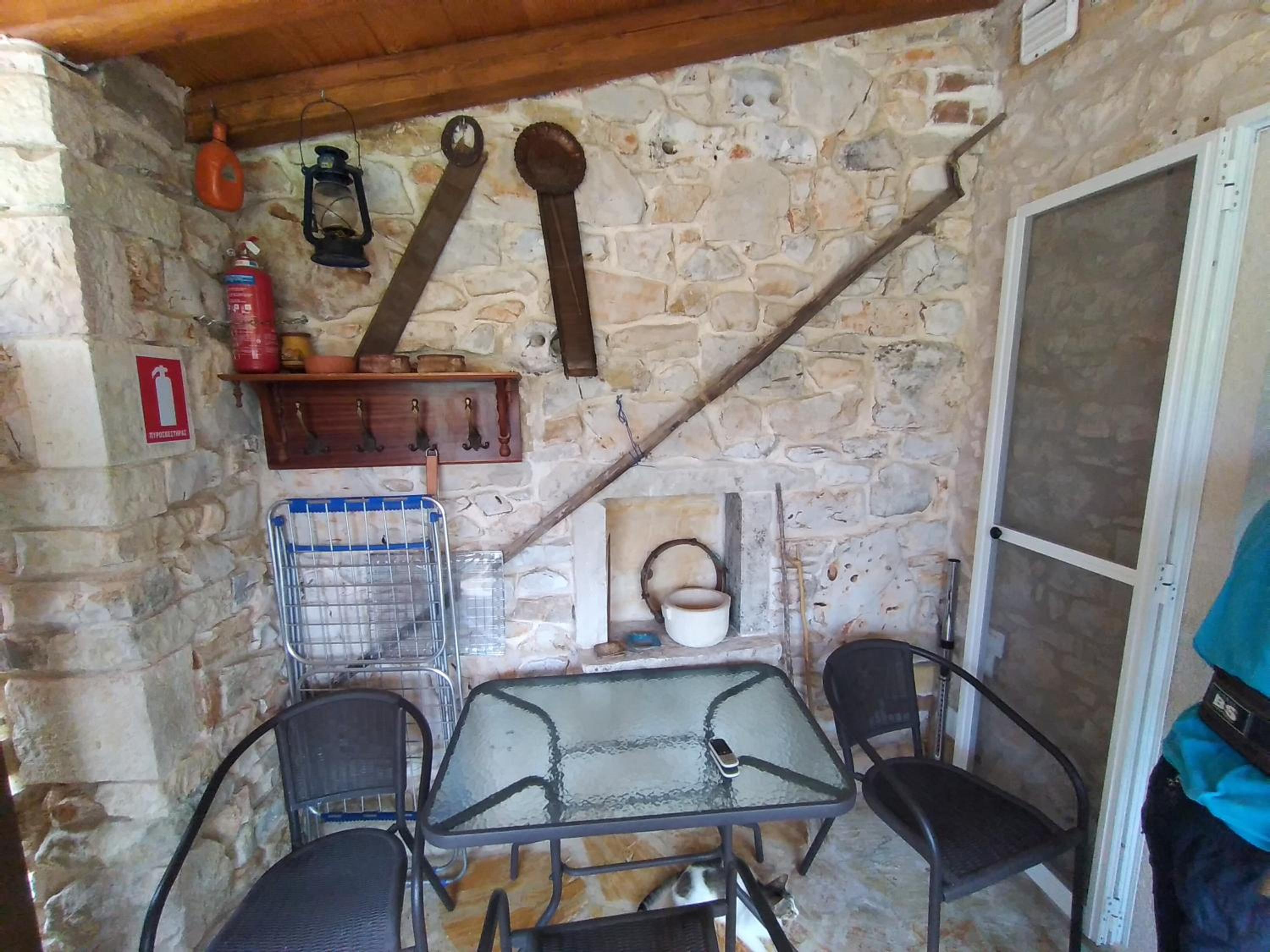 One-Bedroom House - Photo 9